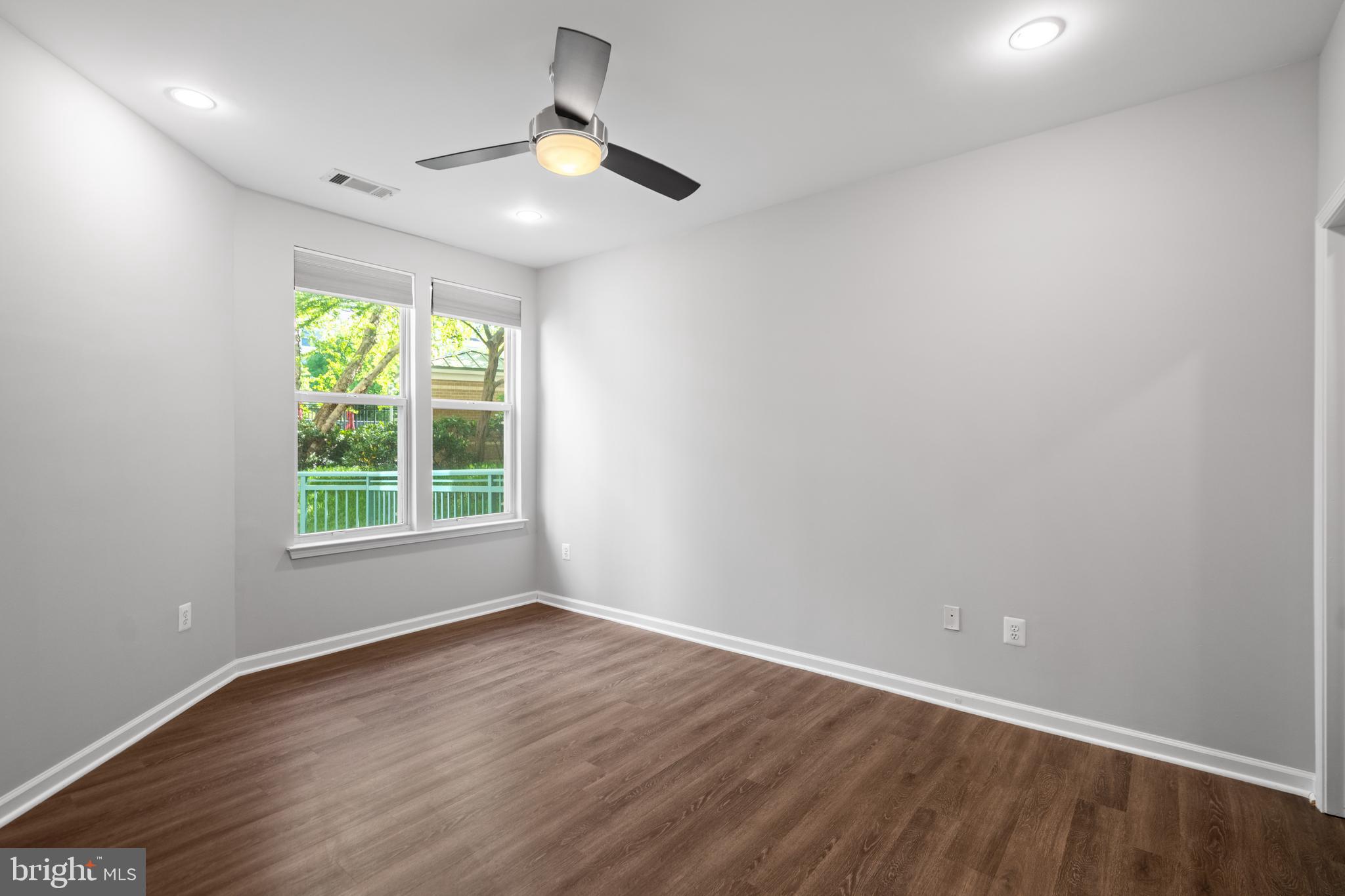 SAVOY AT RESTON TOWN CENTER - Residential