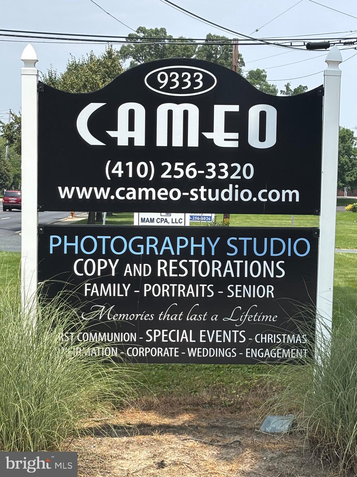 Dynamite commercial space in convenient location**4 office spaces and common area within**2 baths**parking for 6 vehicles in back lot**Available immediately.