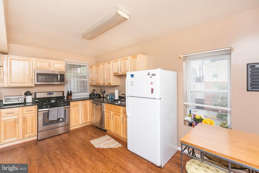 Adorable and very spacious Fells Point rental 2 Beds, 1.5 baths, LAUNDRY in unit, BRAND NEW KITCHEN, (shared) ROOF DECK, Tons of natural light and EXCELLENT location - just steps away from the park and a few blocks from downtown Fells. CALL TODAY!