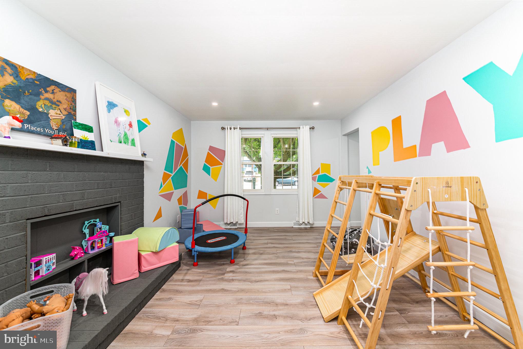 FOREST LAKES - Residential