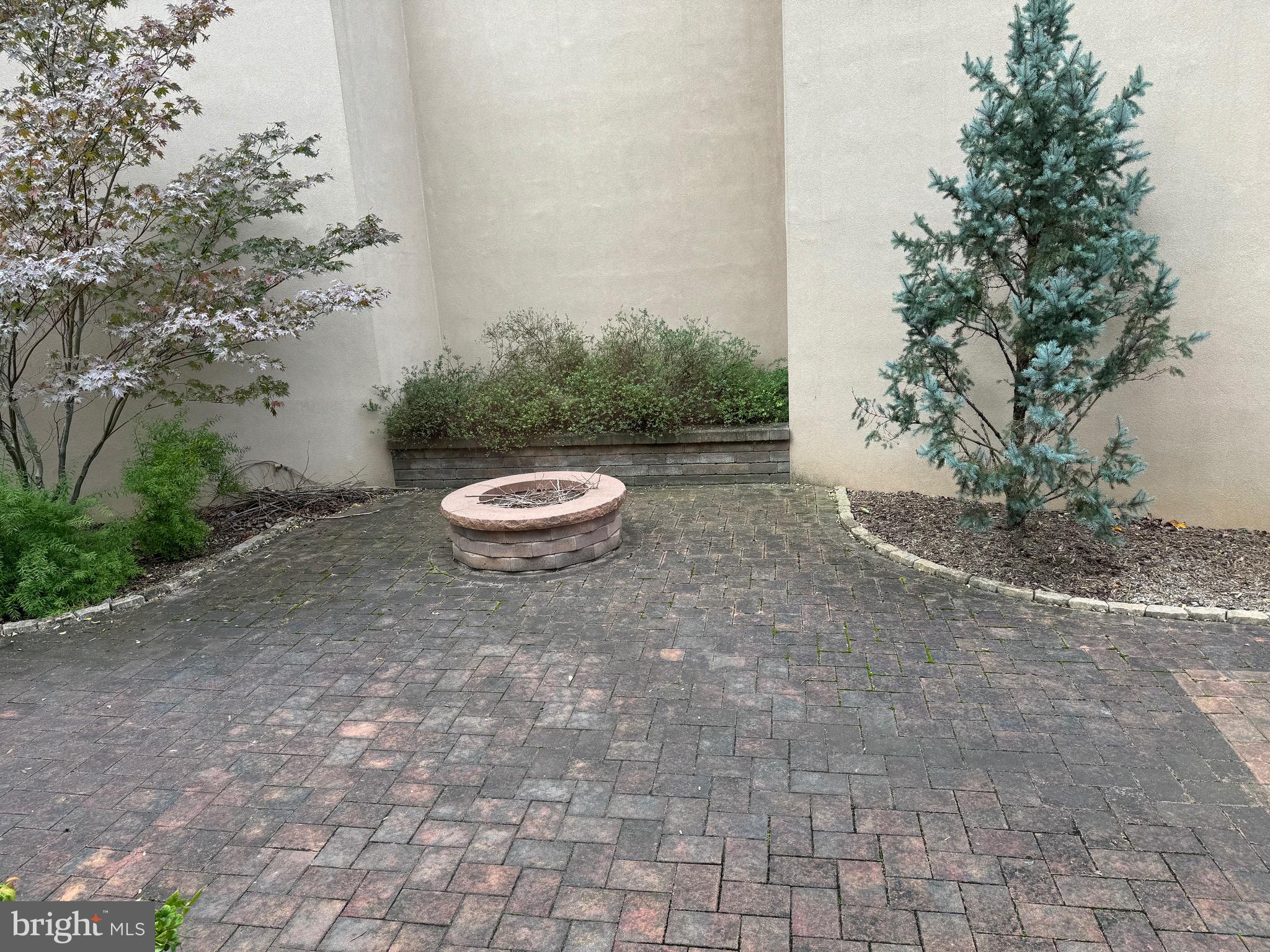 COLONIAL PARK - Residential Lease