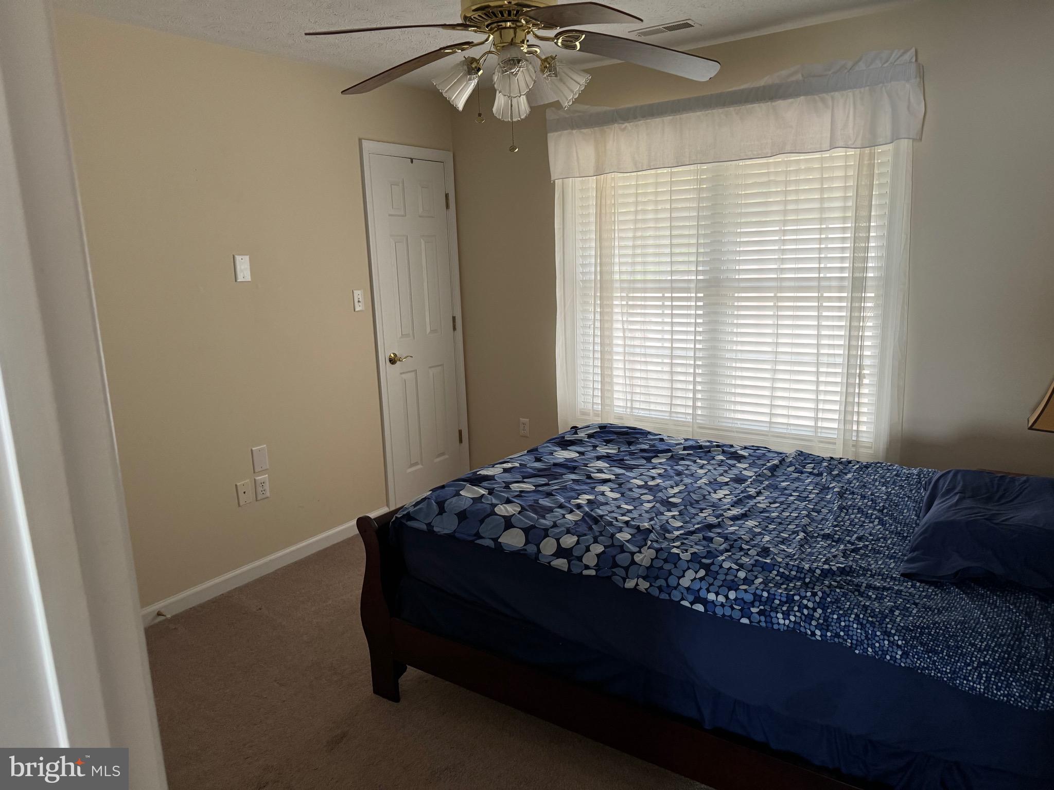 COLONIAL PARK - Residential Lease