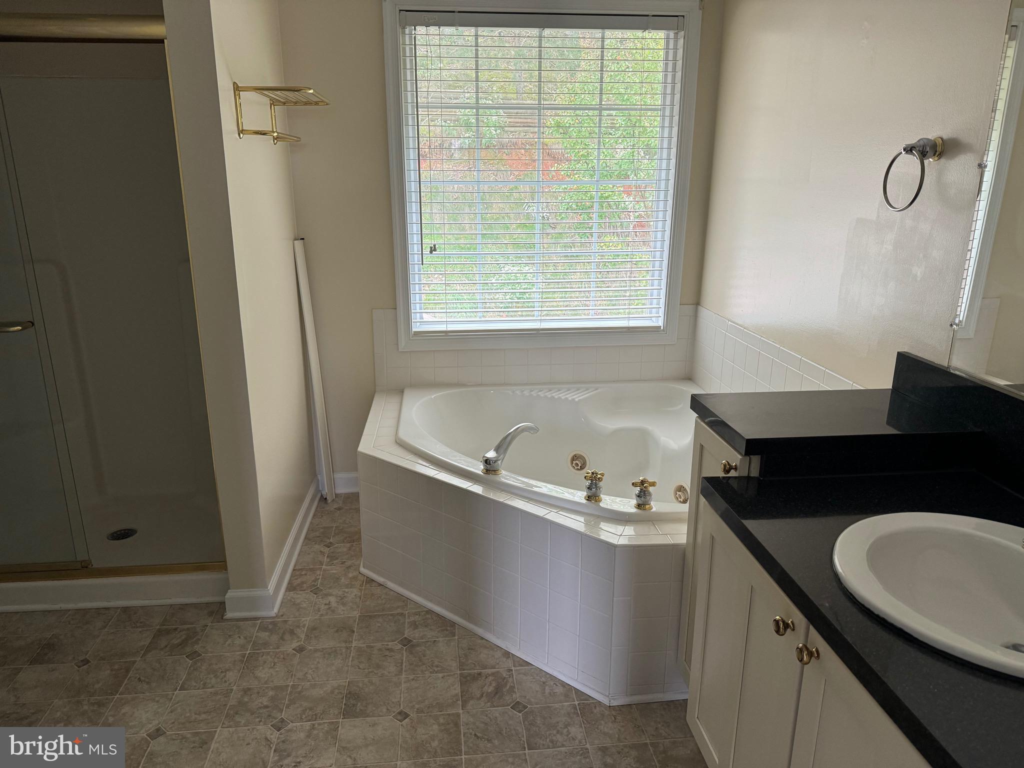 COLONIAL PARK - Residential Lease