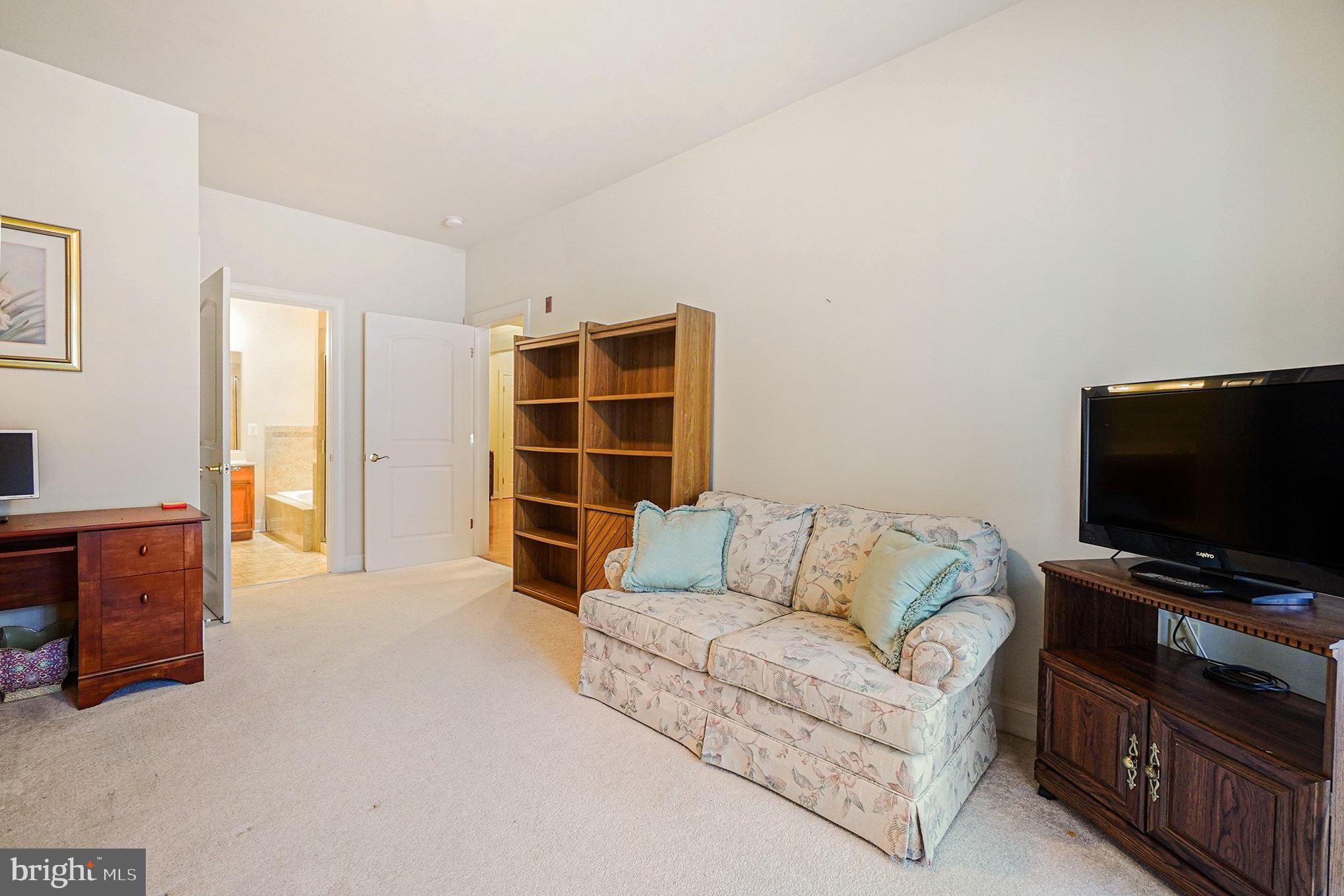 MACPHAIL WOODS - Residential