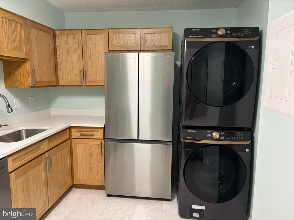 LEISURE WORLD - Residential
