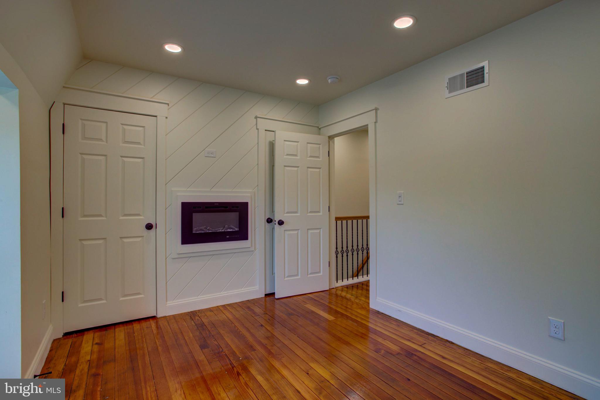 LANCASTER - Residential Lease