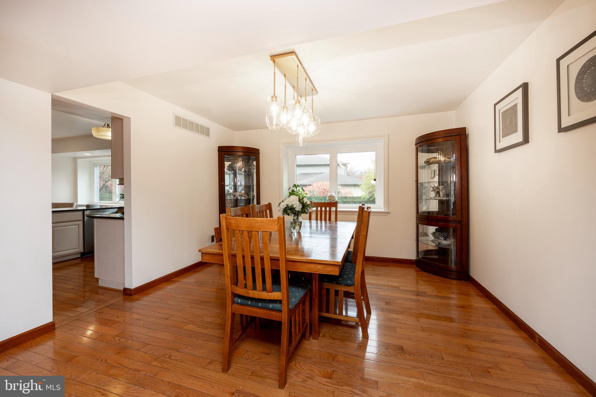 VILLAGE CIRCLE - Residential