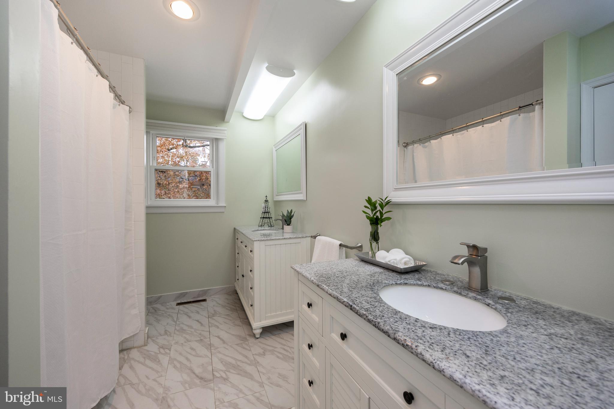 VILLAGE CIRCLE - Residential