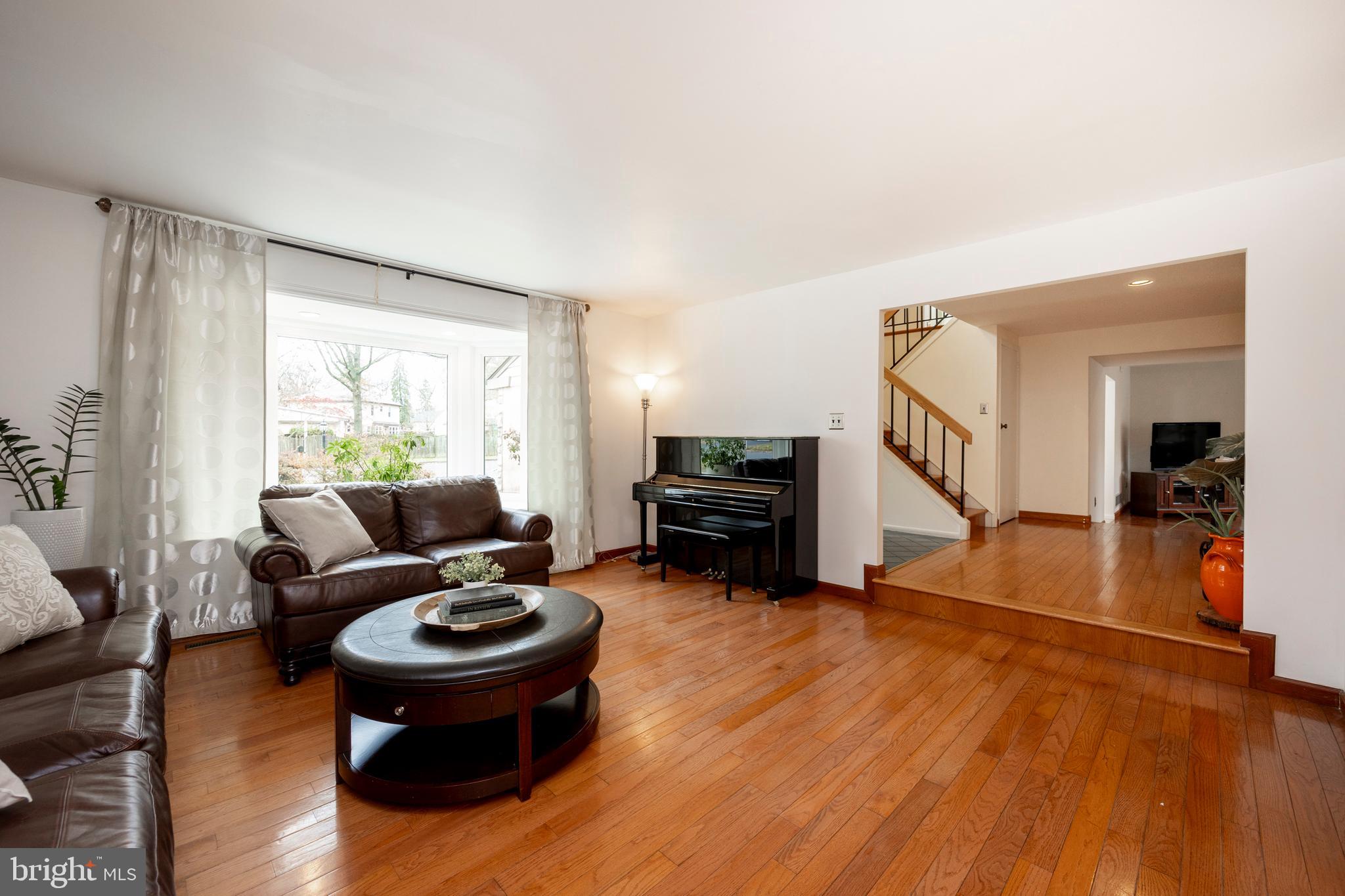 VILLAGE CIRCLE - Residential