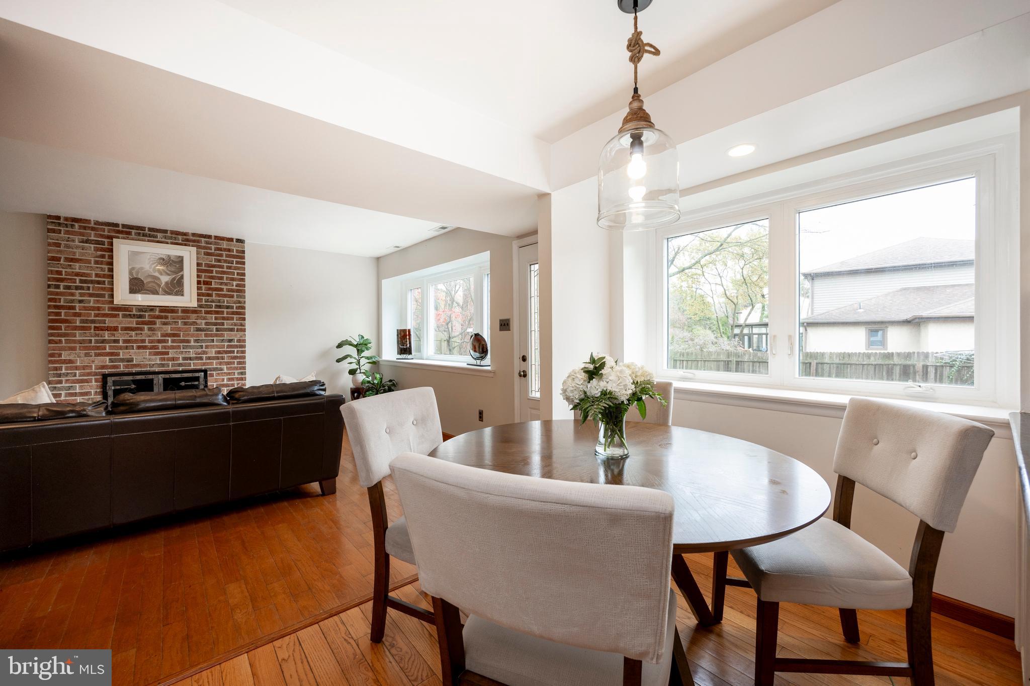 VILLAGE CIRCLE - Residential