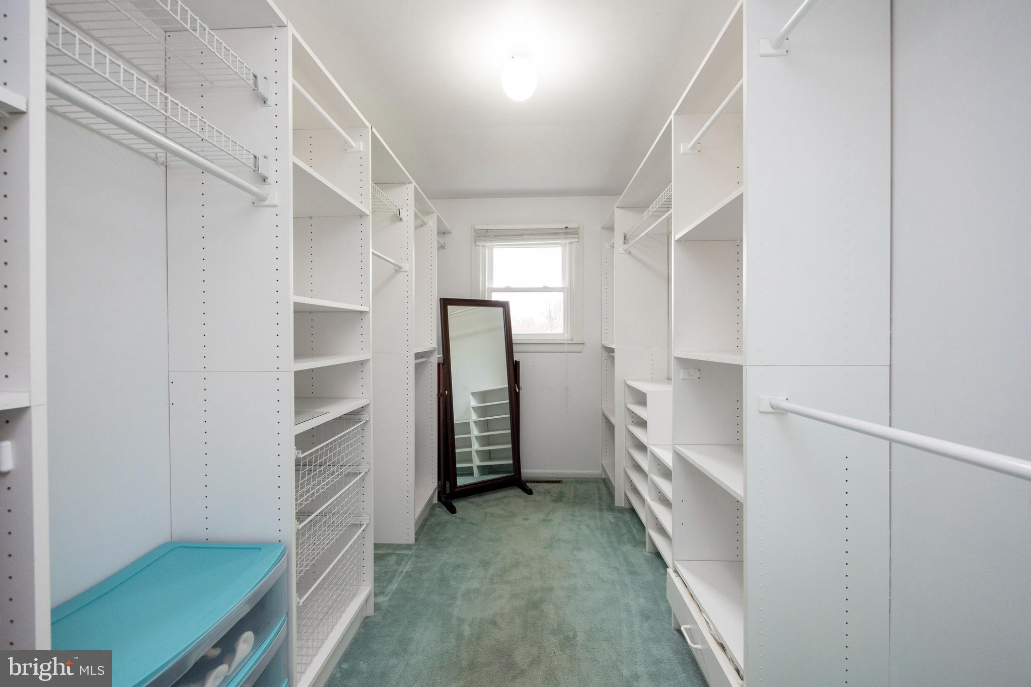 VILLAGE CIRCLE - Residential