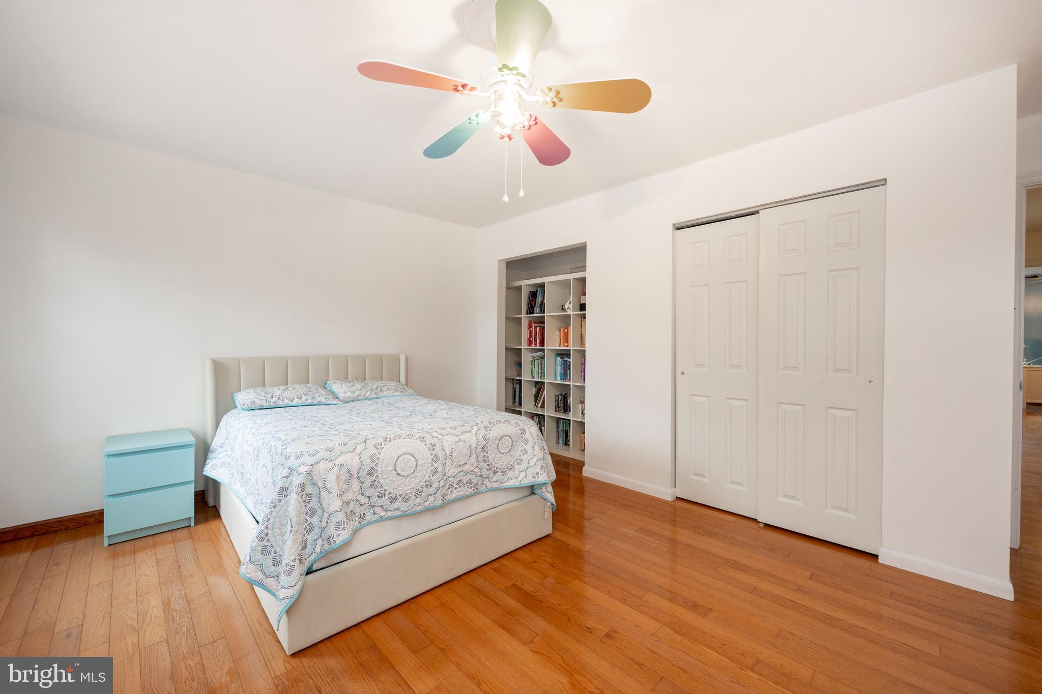 VILLAGE CIRCLE - Residential