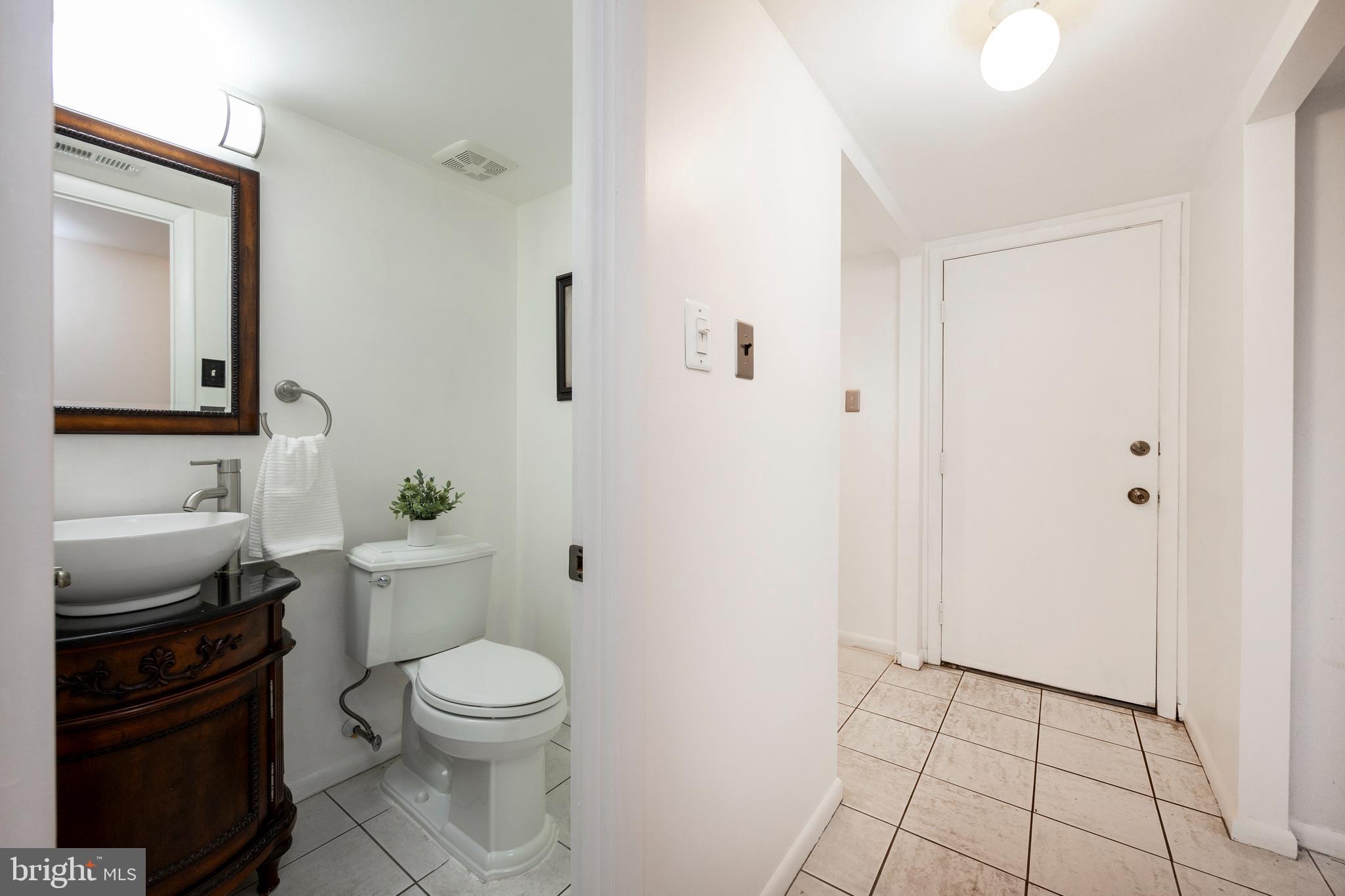 VILLAGE CIRCLE - Residential