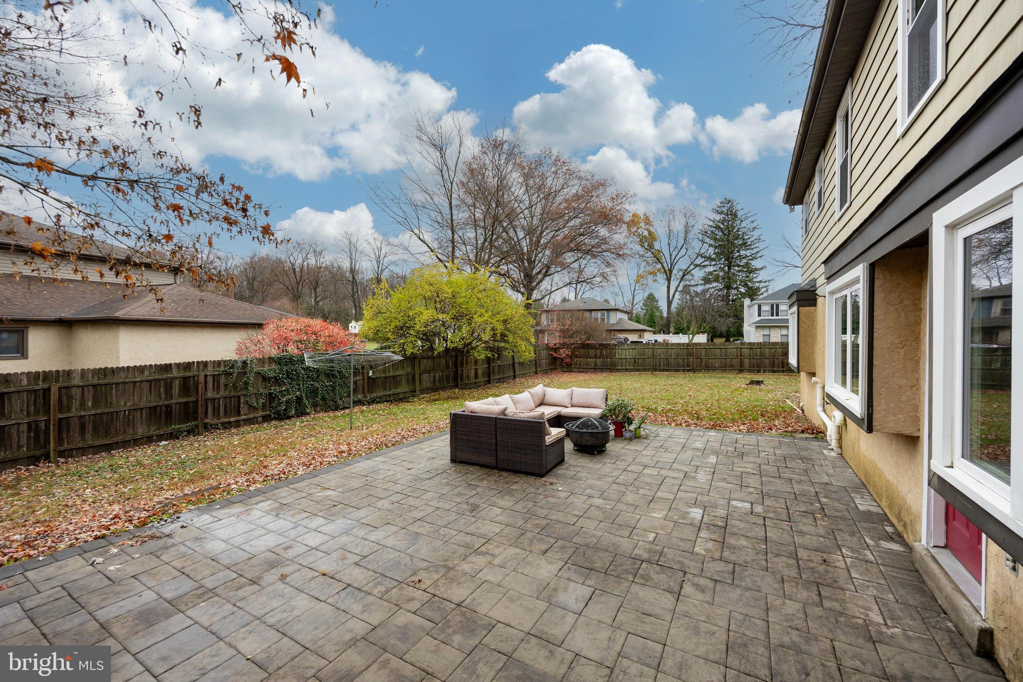 VILLAGE CIRCLE - Residential