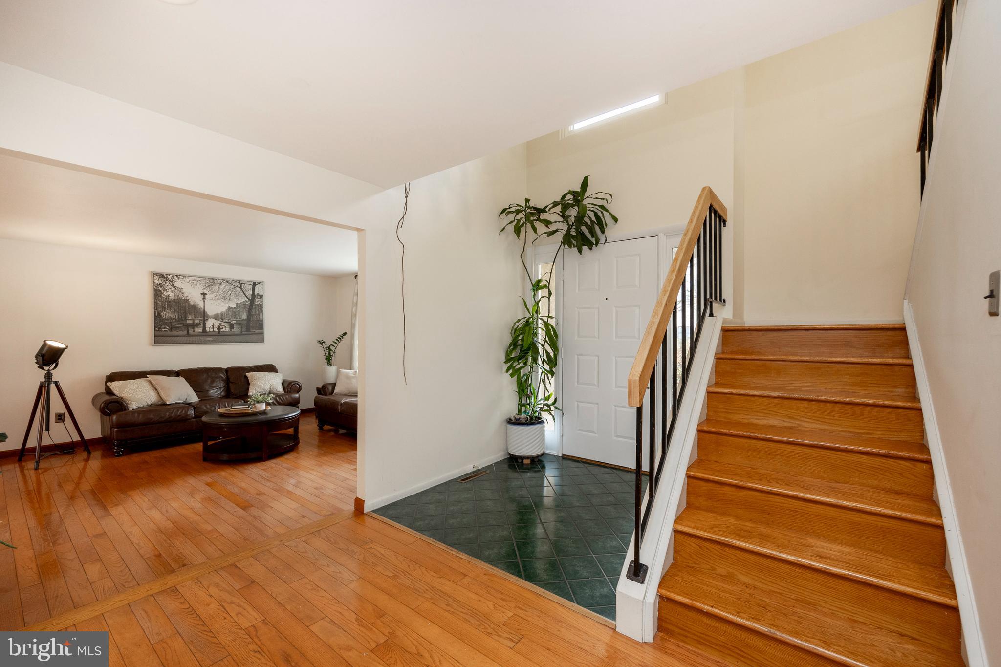 VILLAGE CIRCLE - Residential