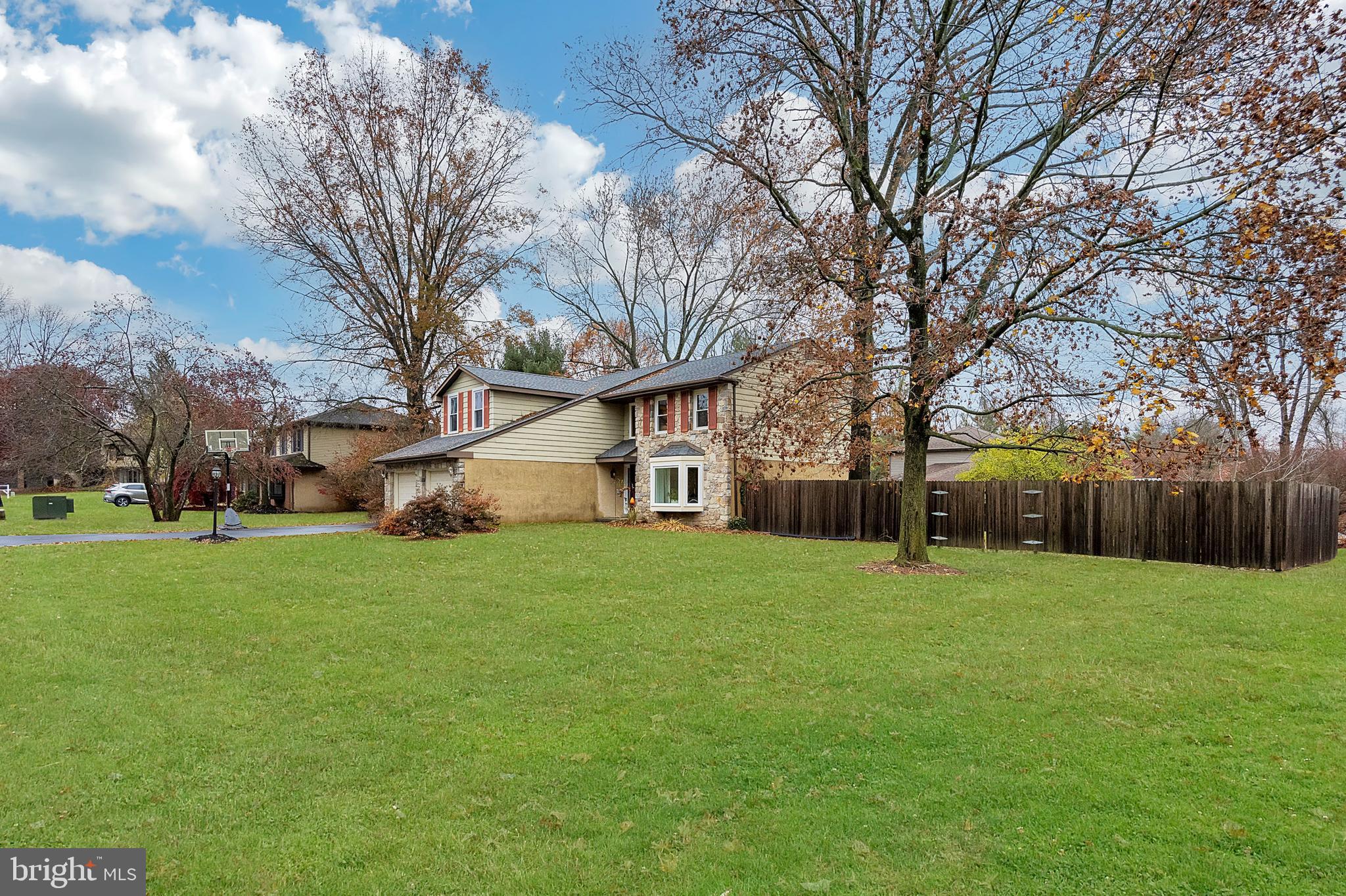 VILLAGE CIRCLE - Residential