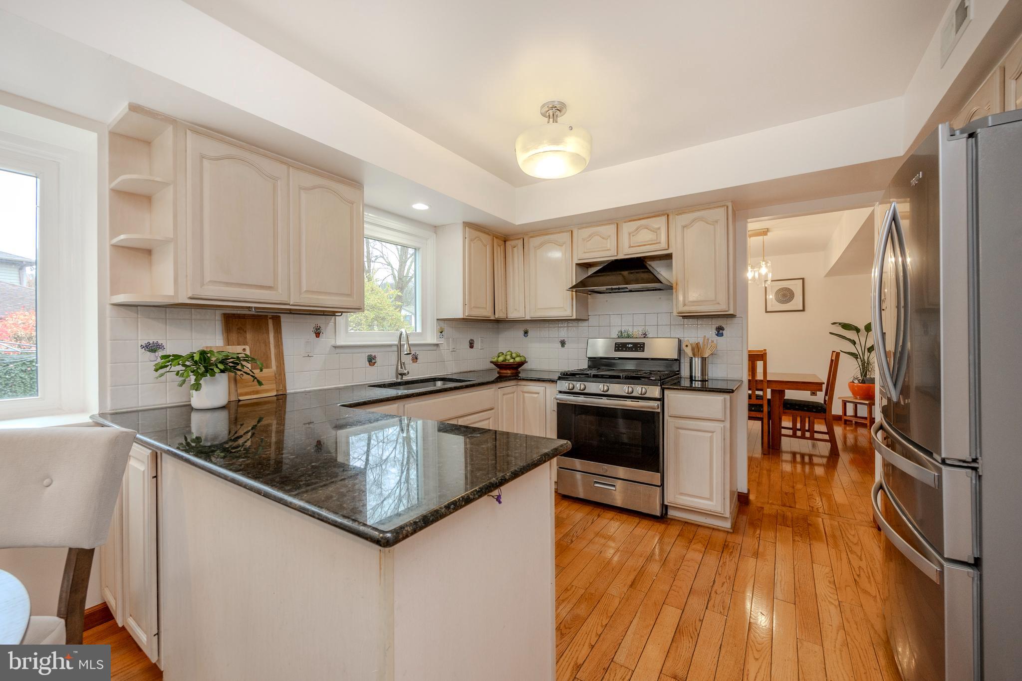 VILLAGE CIRCLE - Residential