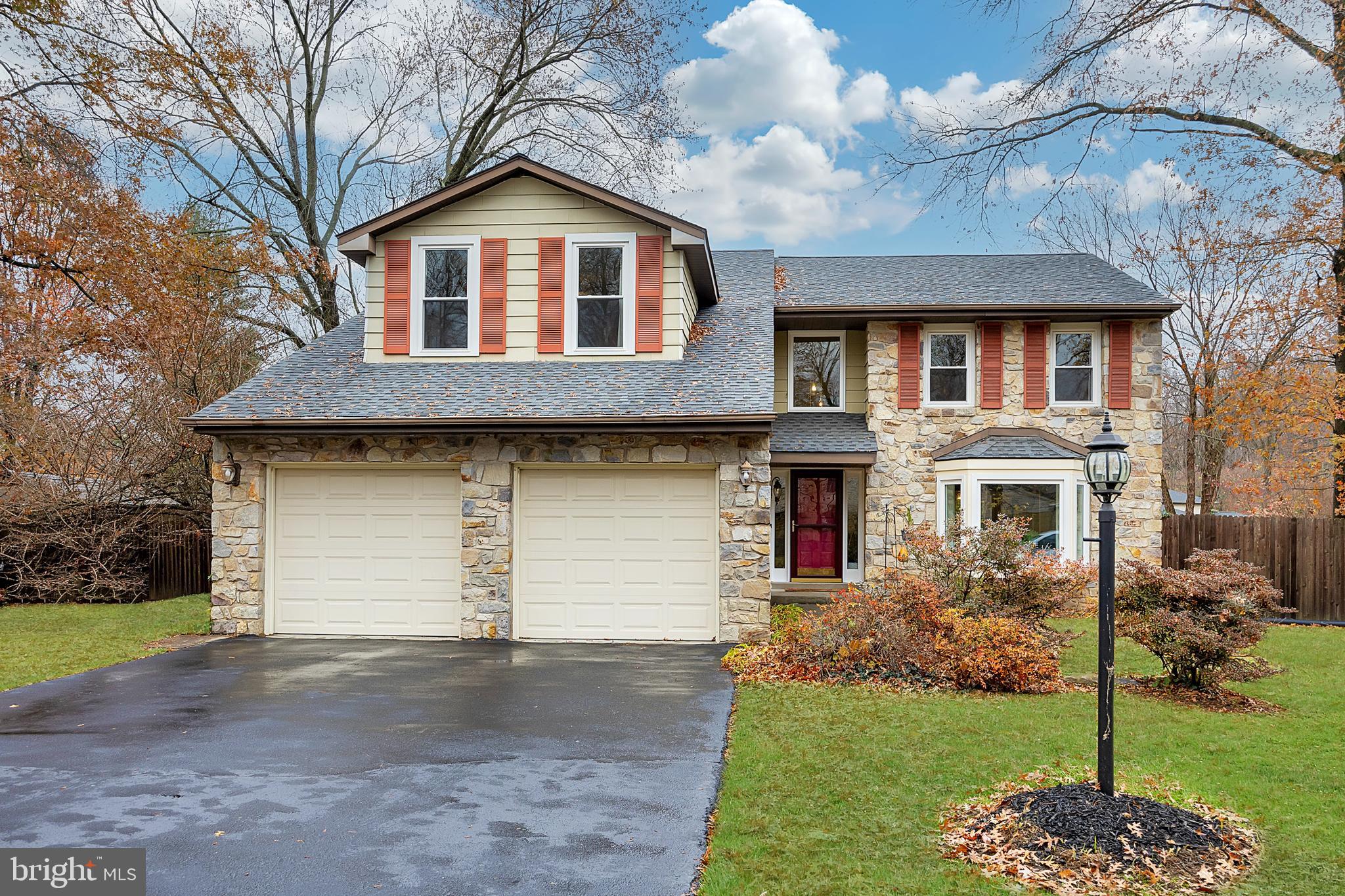 VILLAGE CIRCLE - Residential