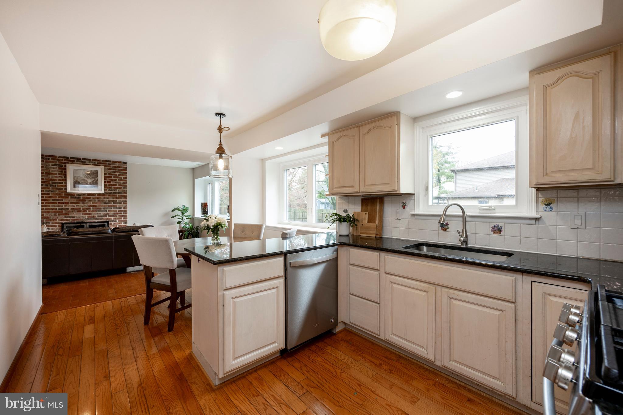 VILLAGE CIRCLE - Residential