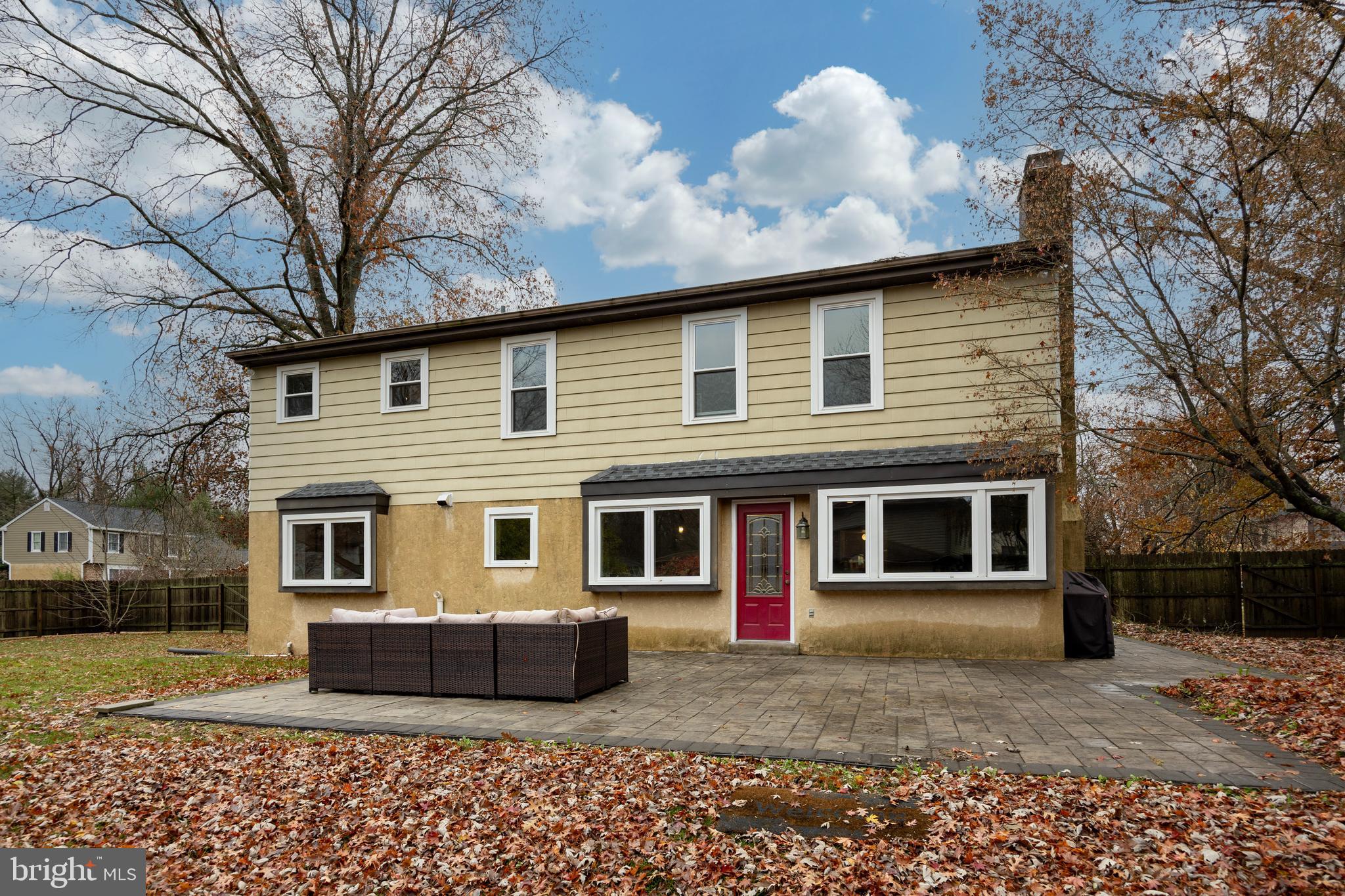 VILLAGE CIRCLE - Residential