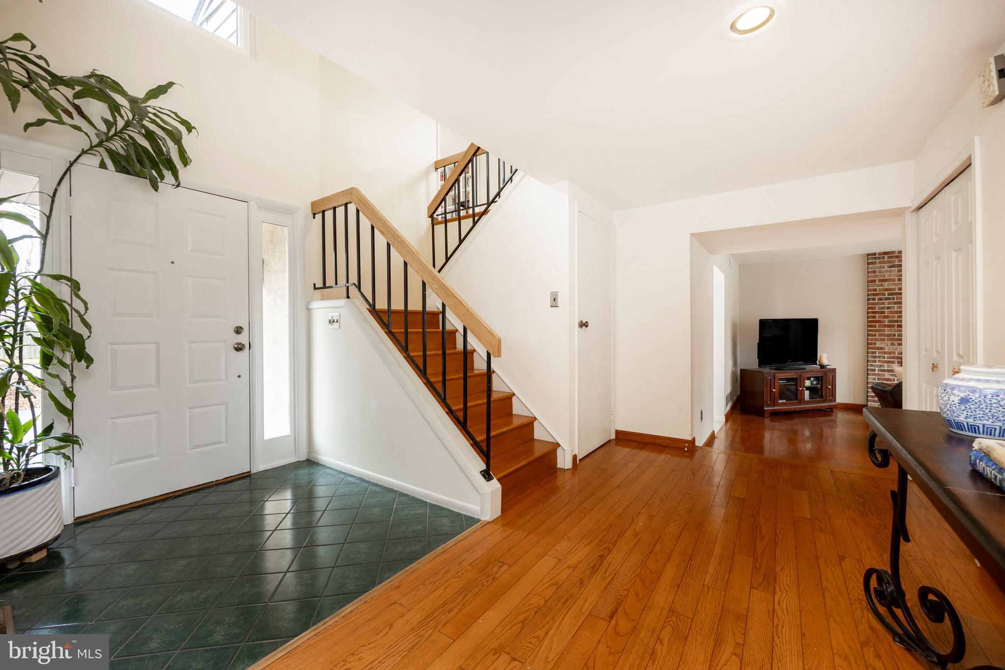 VILLAGE CIRCLE - Residential