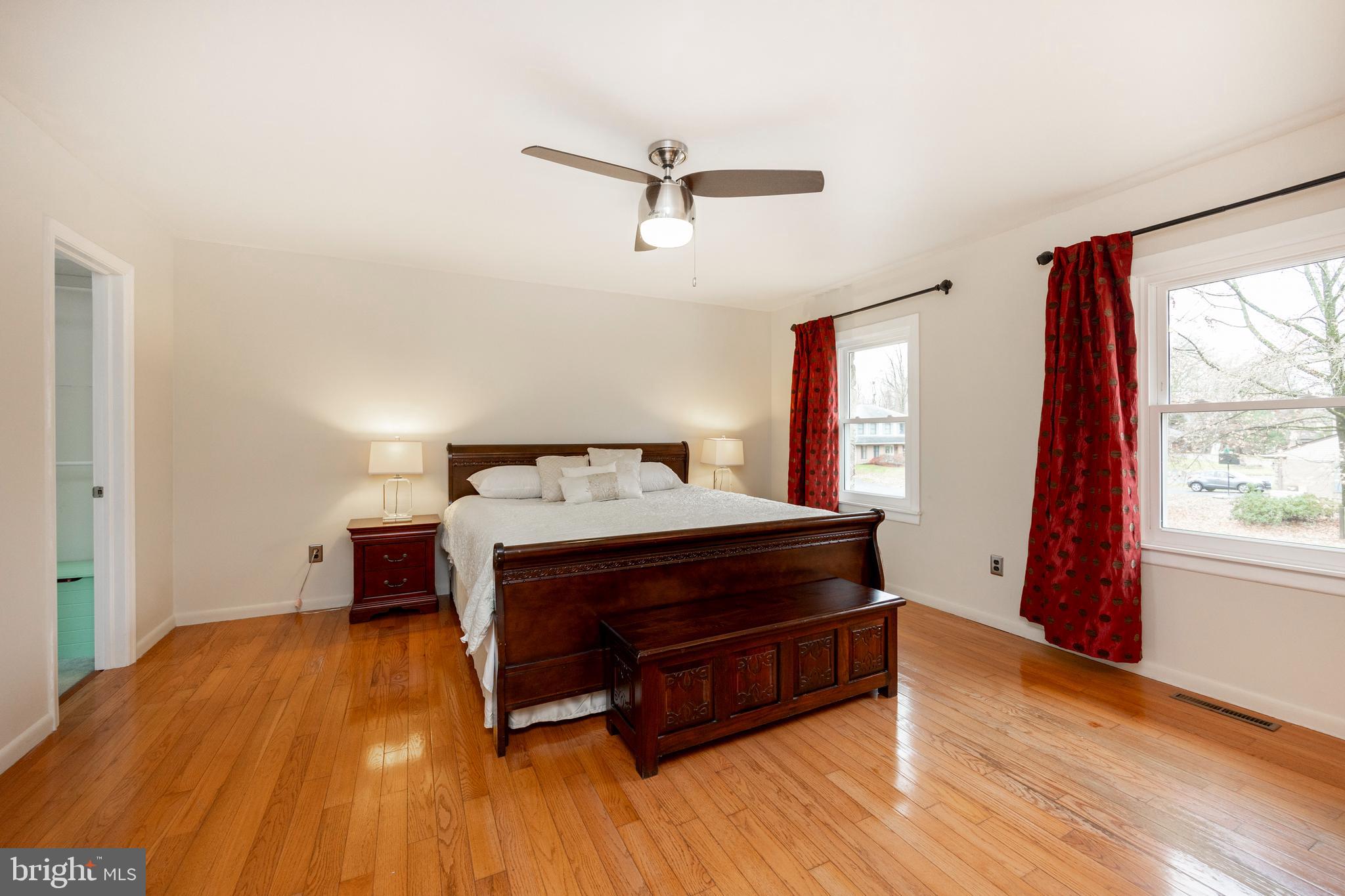 VILLAGE CIRCLE - Residential