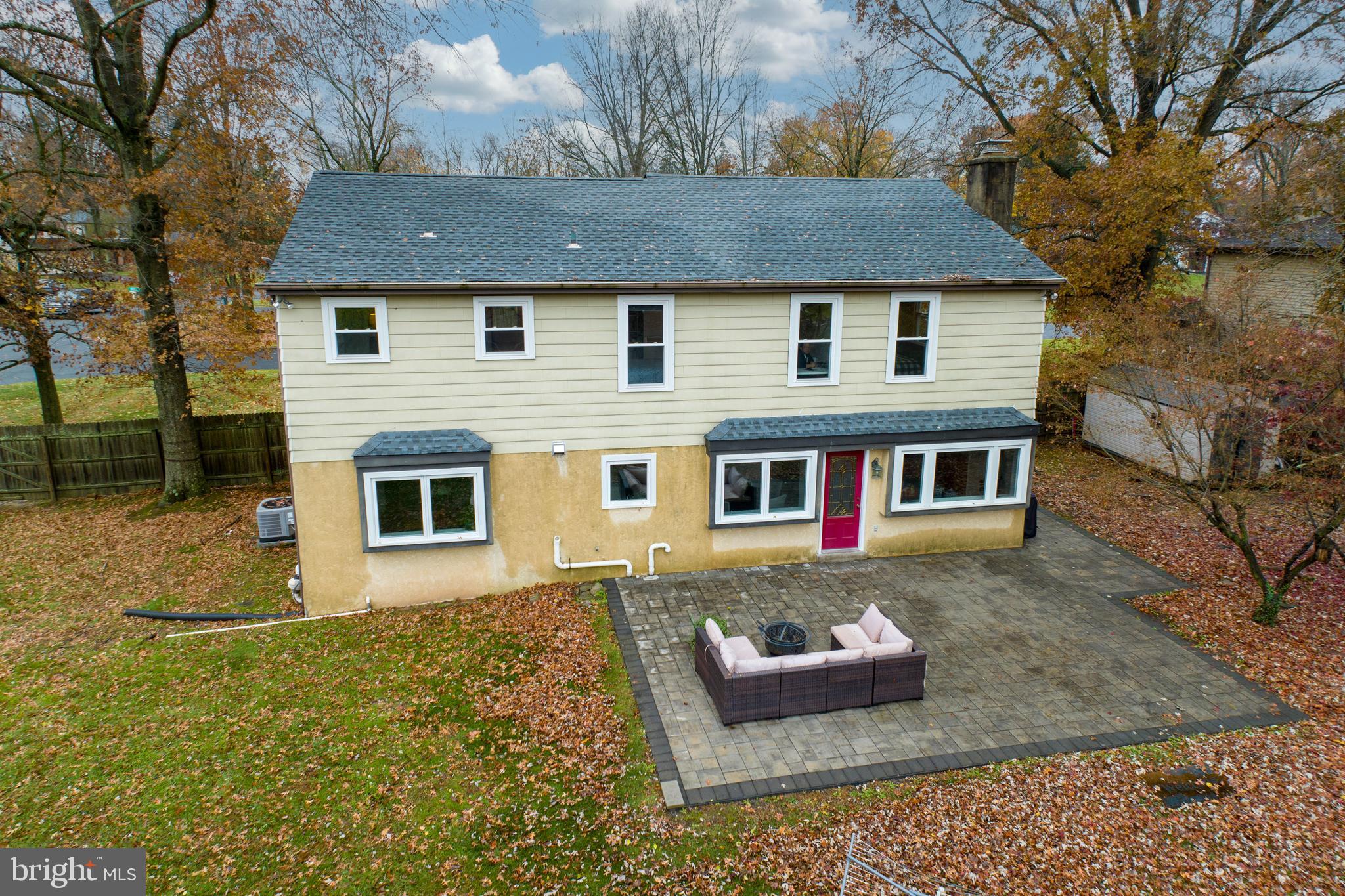 VILLAGE CIRCLE - Residential