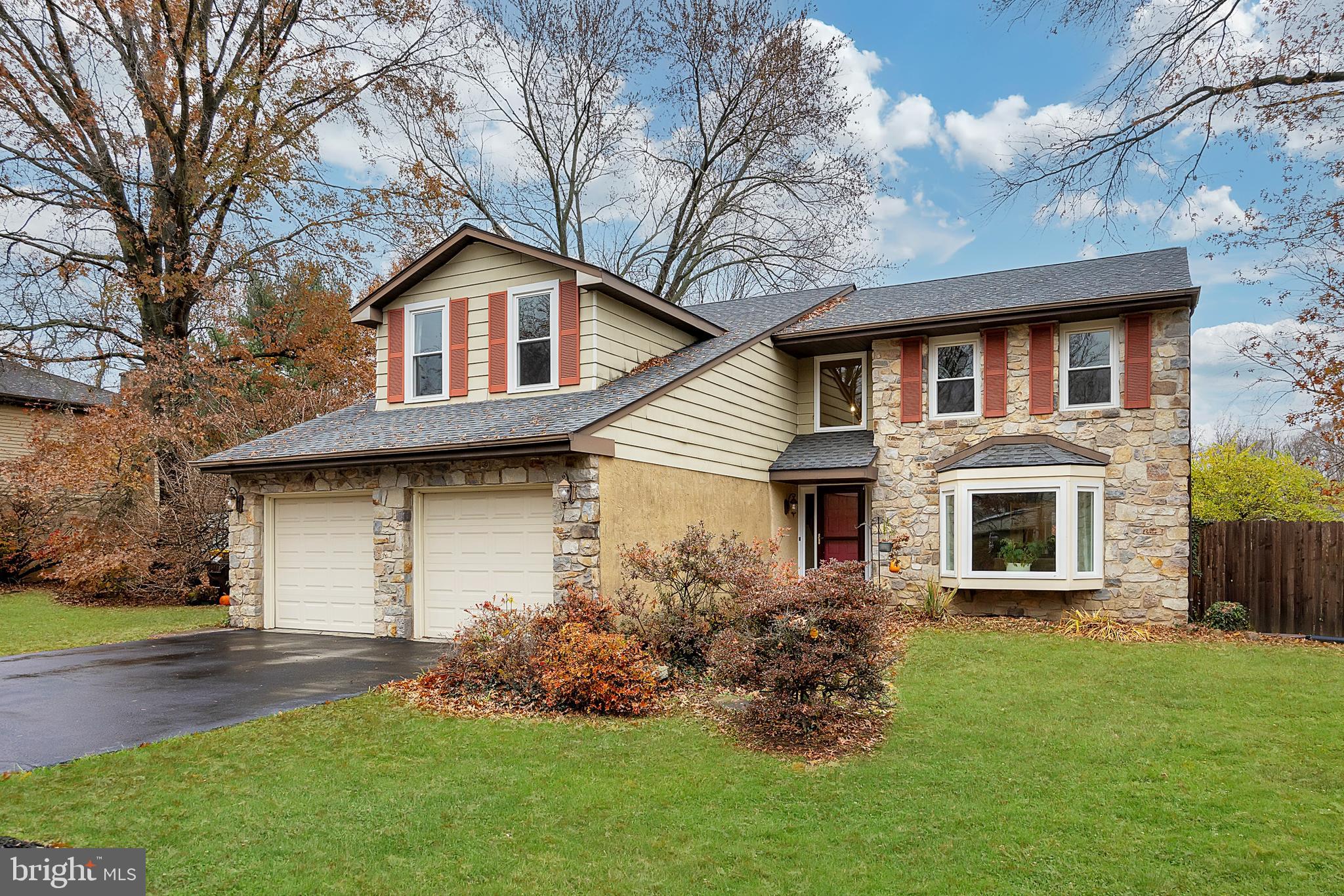 VILLAGE CIRCLE - Residential