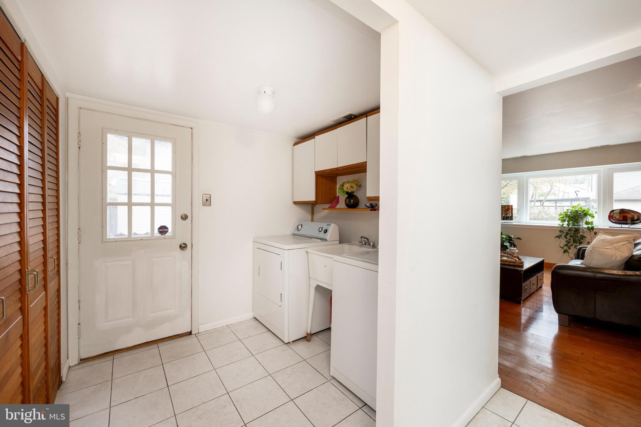 VILLAGE CIRCLE - Residential