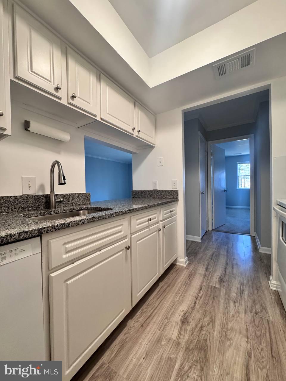 FLOWER HILL - Residential Lease