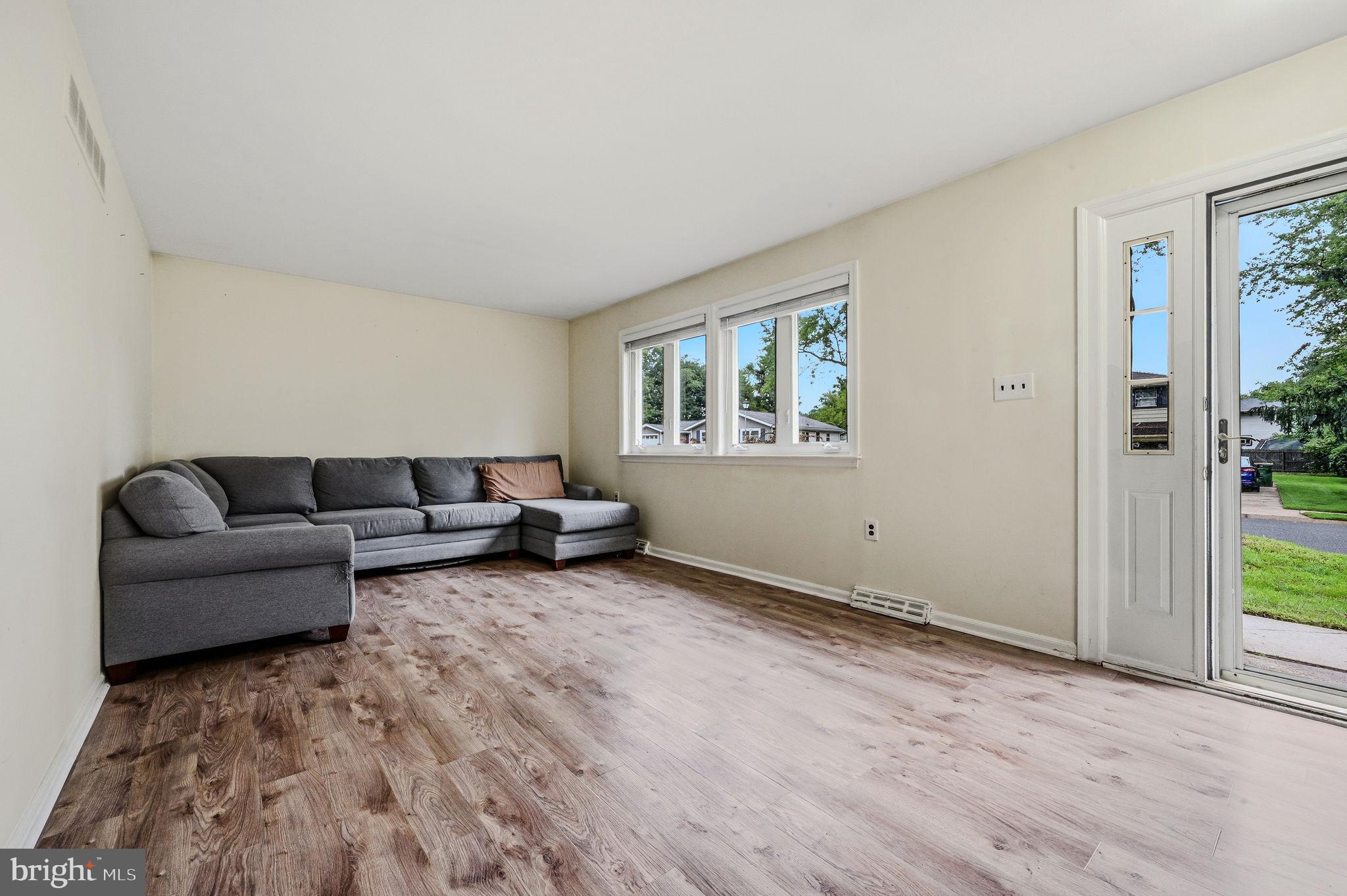 937 ALEXANDRIA DRIVE