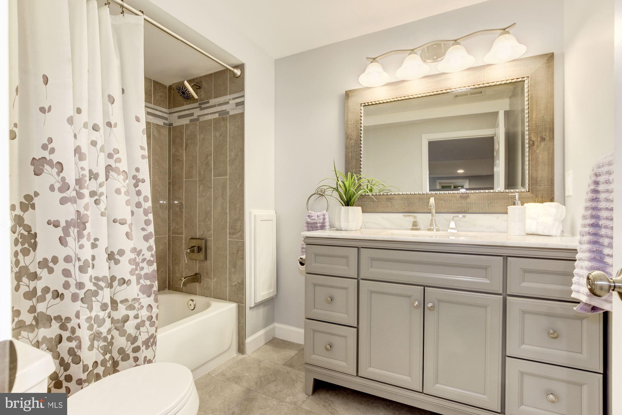 CAROLE HIGHLANDS - Residential