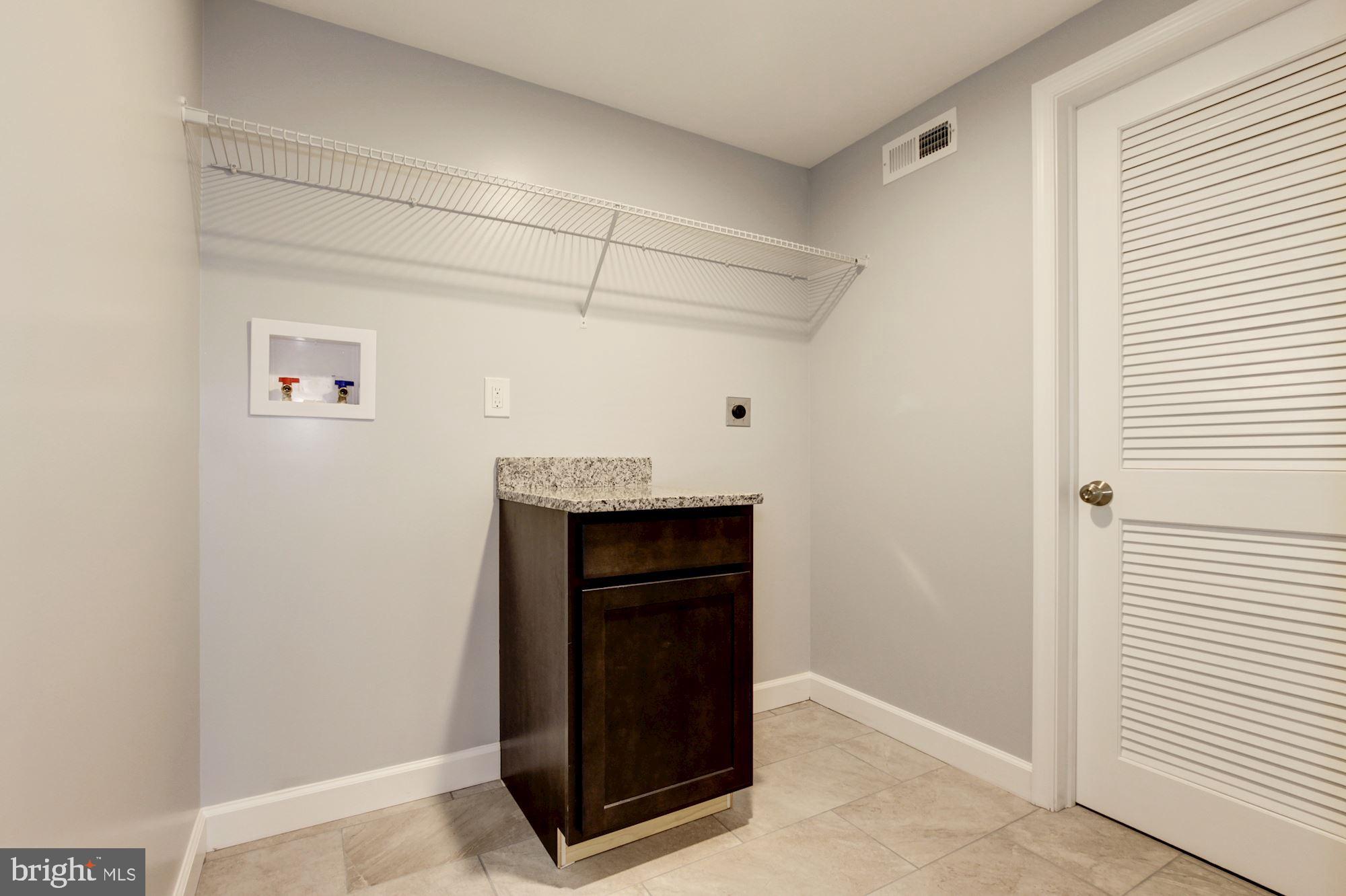 CAROLE HIGHLANDS - Residential