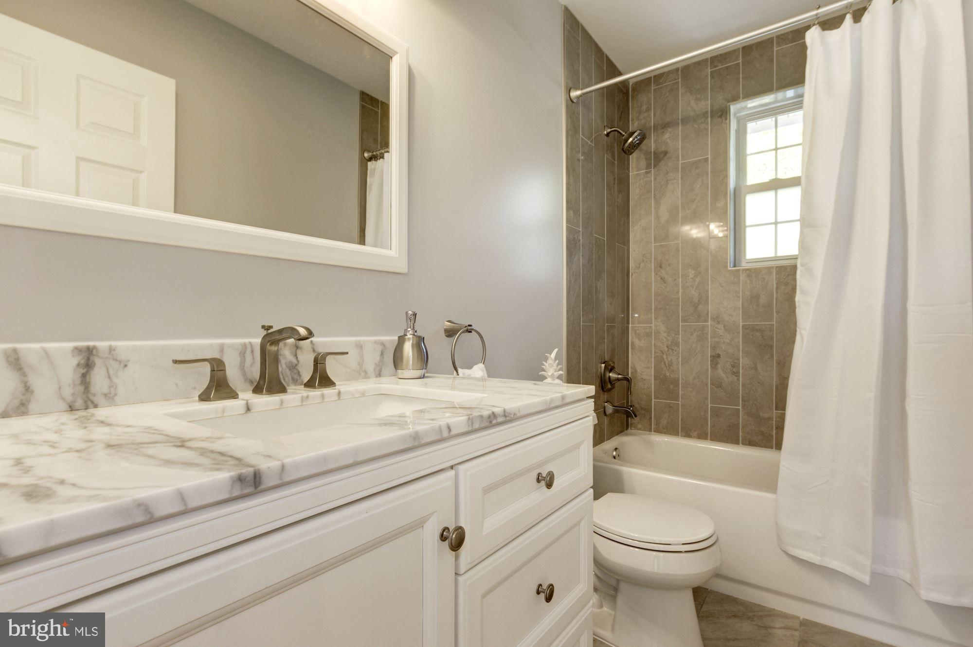 CAROLE HIGHLANDS - Residential