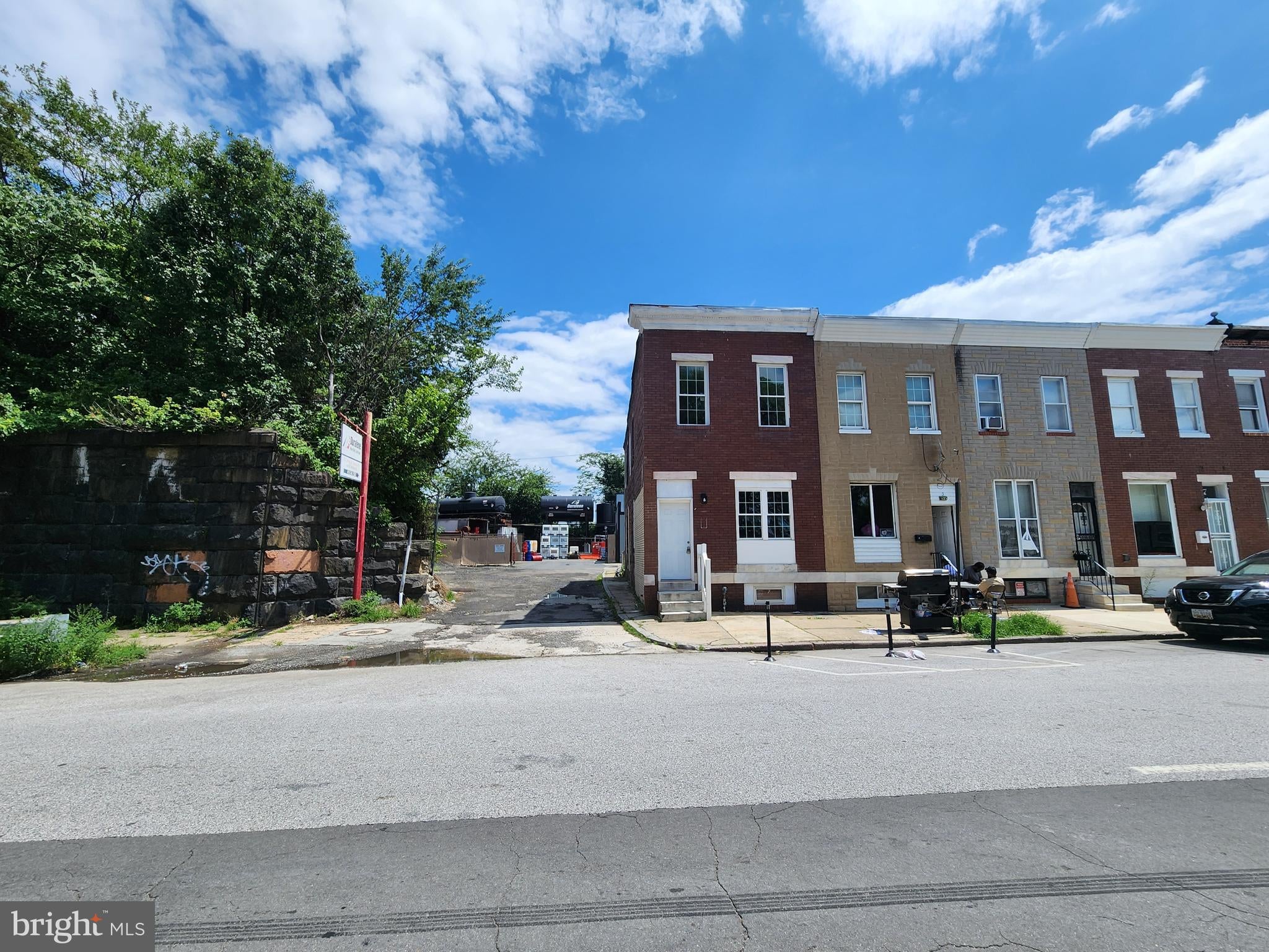 1 S KRESSON STREET