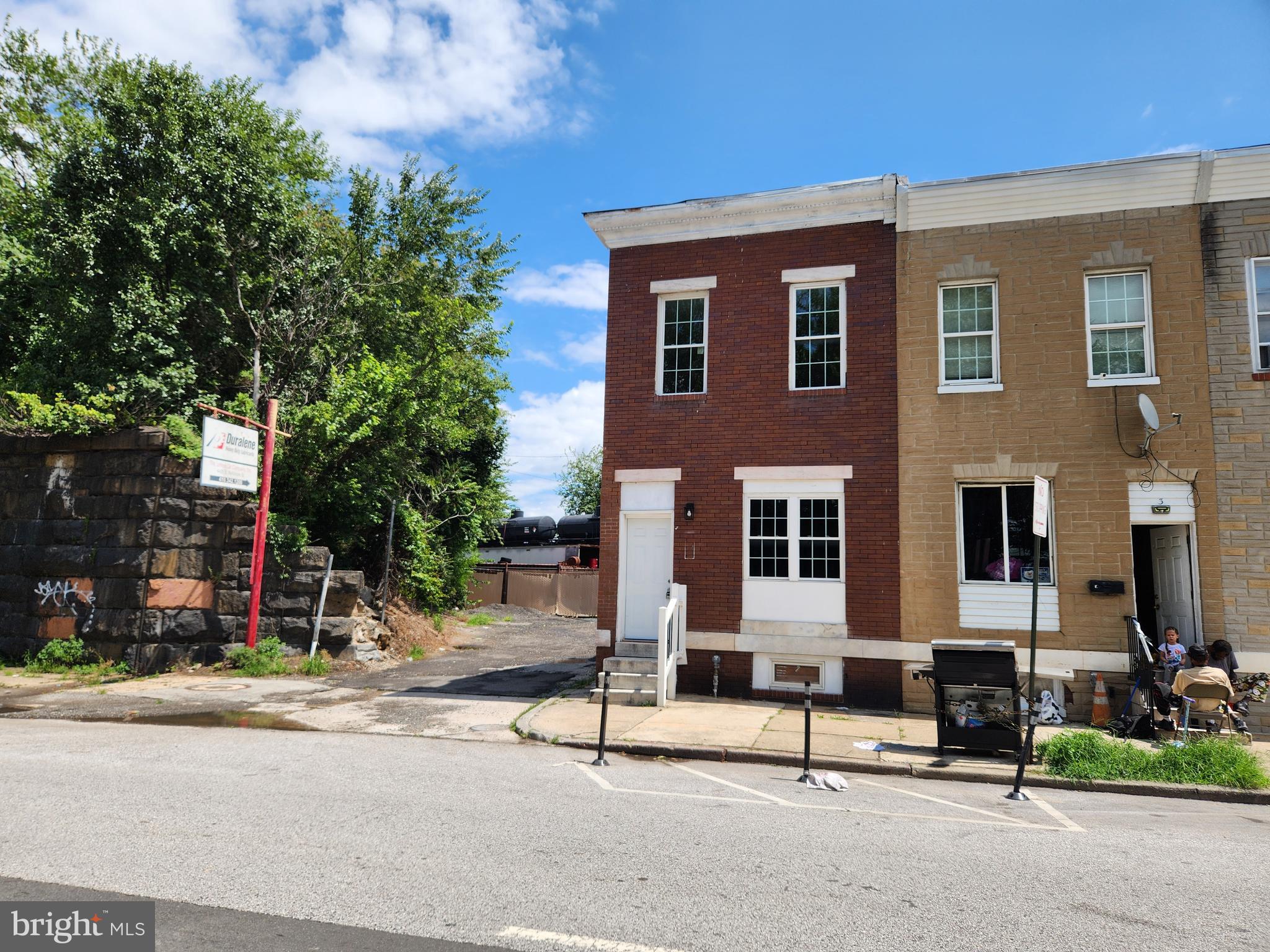 1 S KRESSON STREET