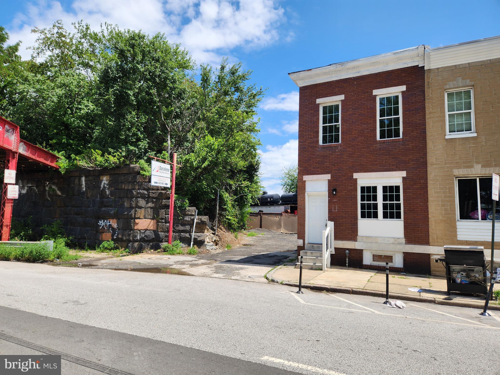 1 S KRESSON STREET
