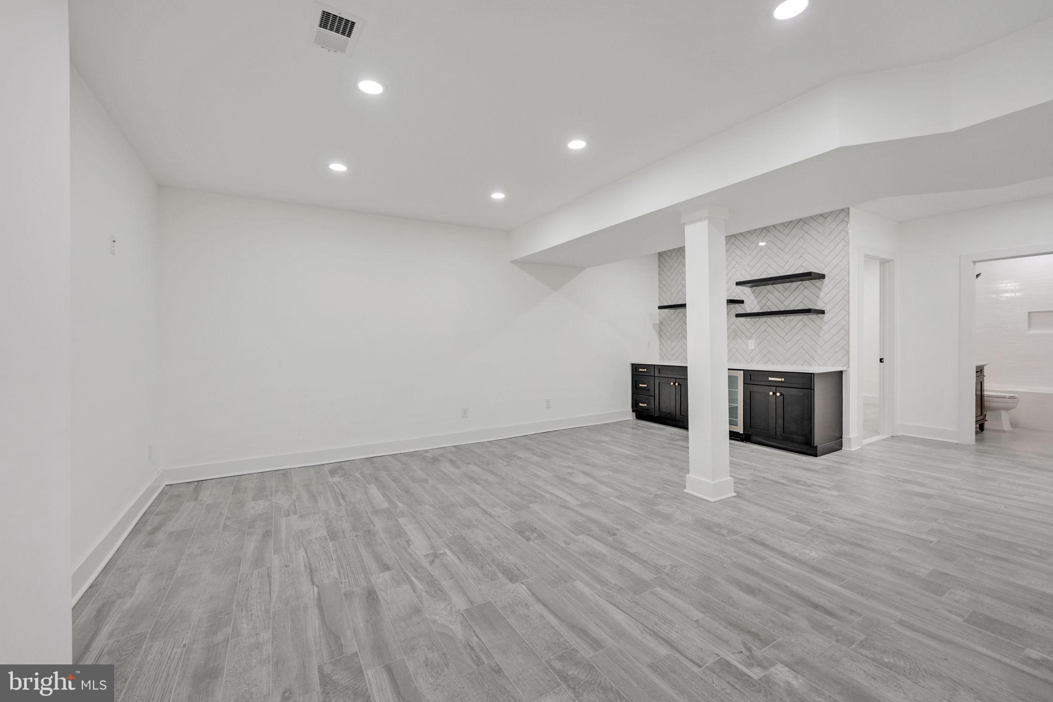 EAST FALLS CHURCH - Residential