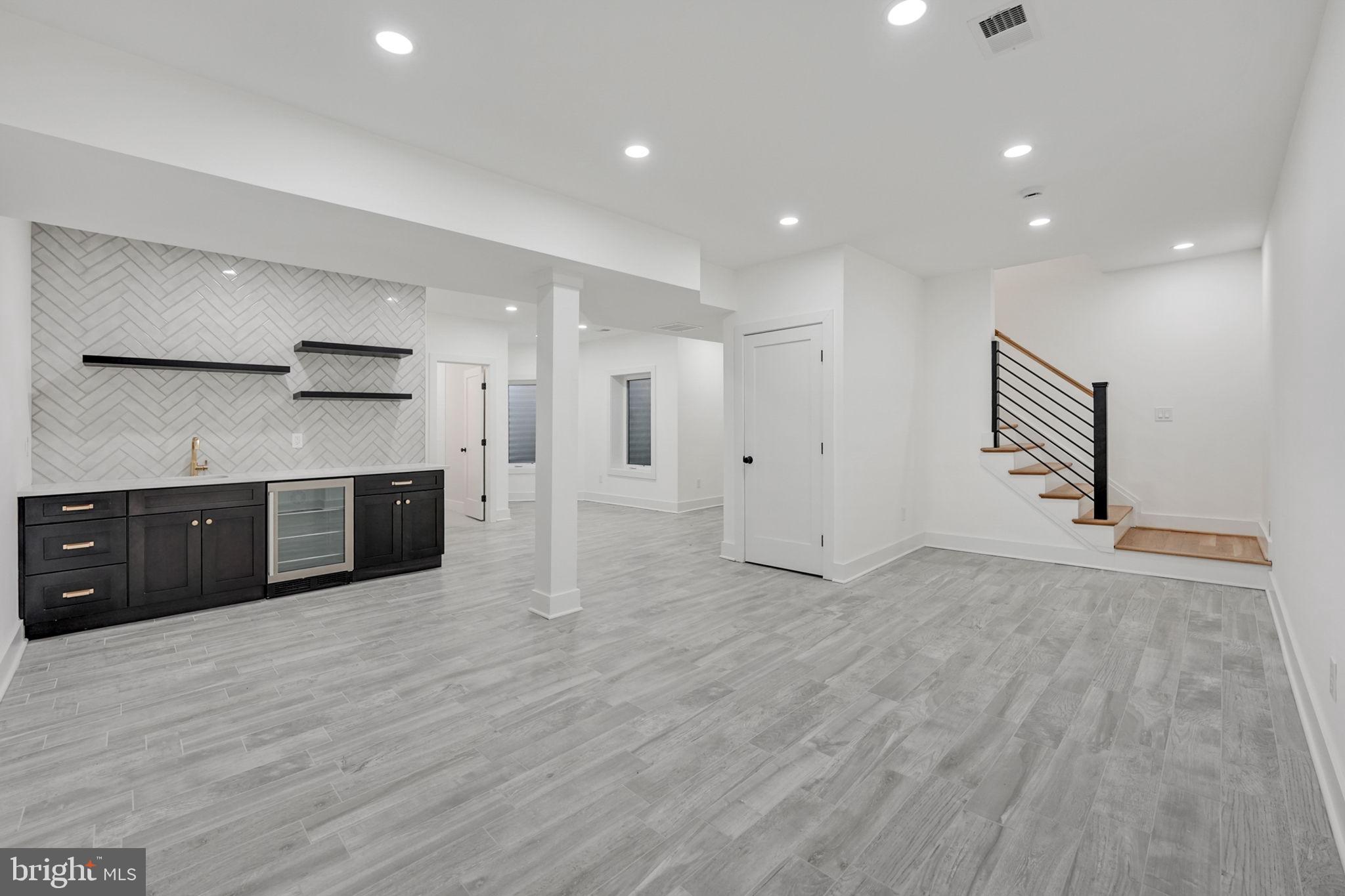 EAST FALLS CHURCH - Residential