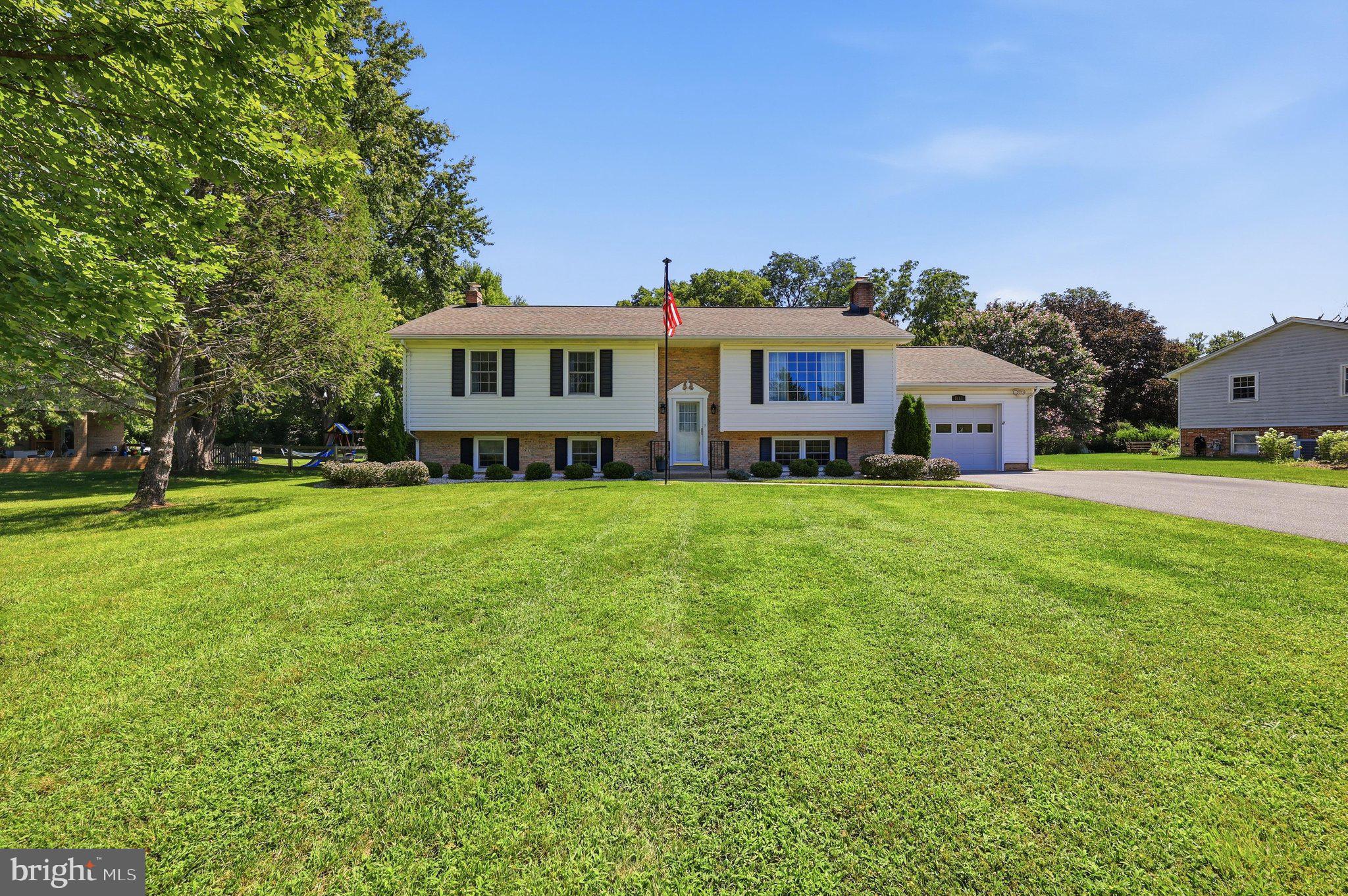 8117 RUNNYMEADE DRIVE