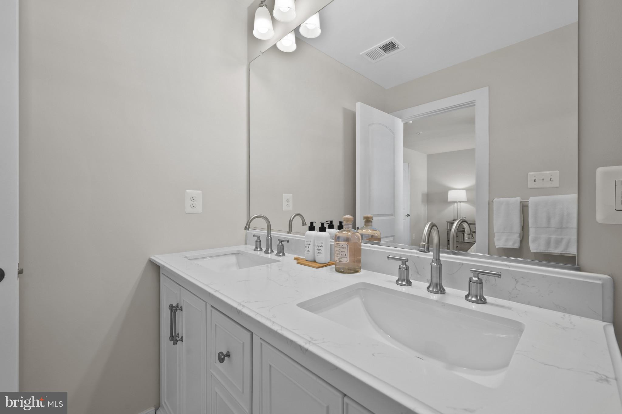 CROWN FARM - Residential