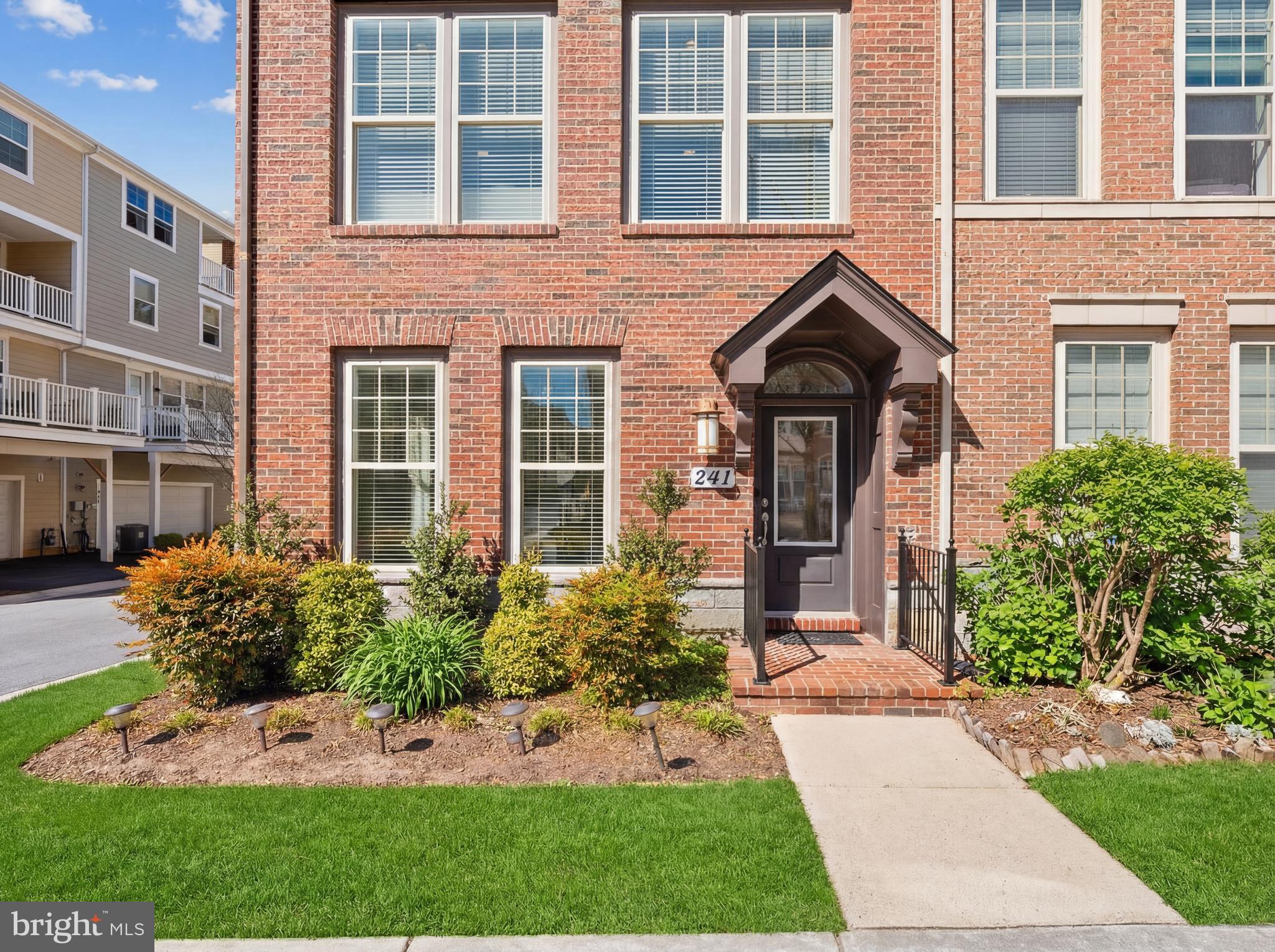 CROWN FARM - Residential