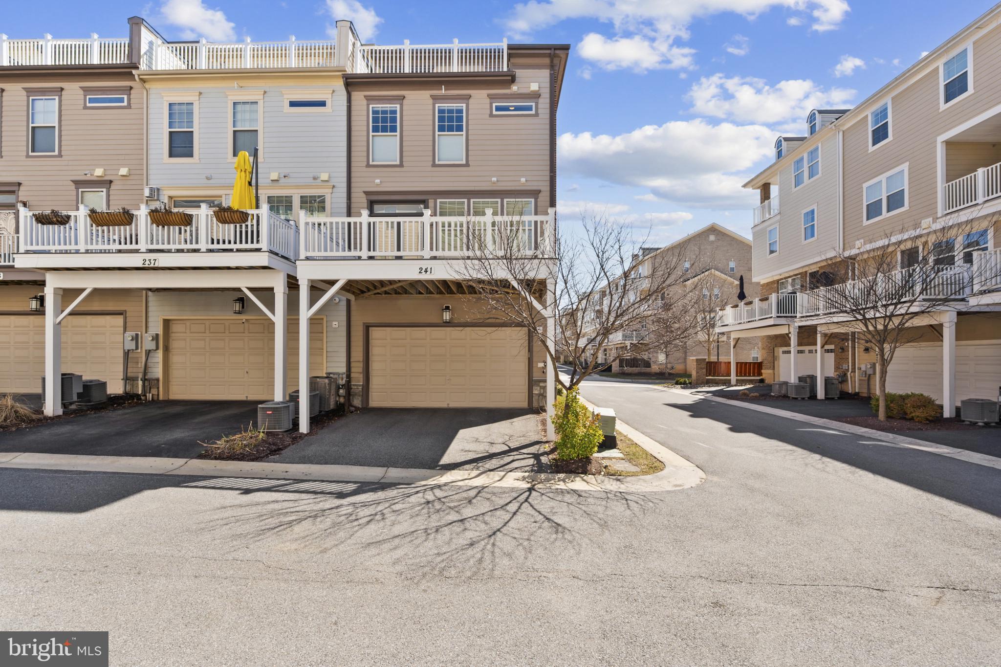 CROWN FARM - Residential