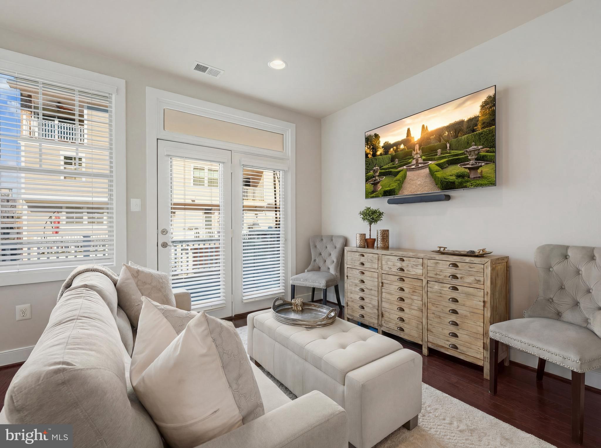 CROWN FARM - Residential