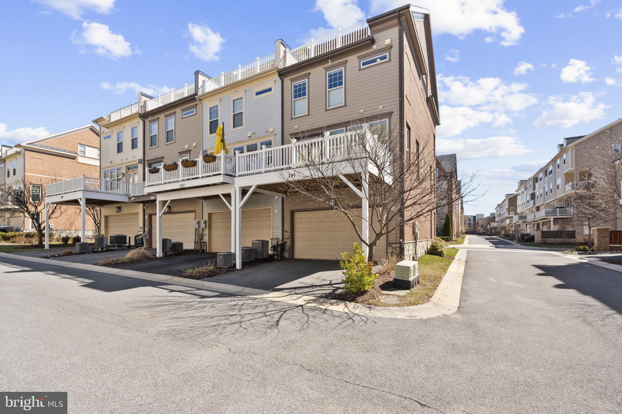 CROWN FARM - Residential