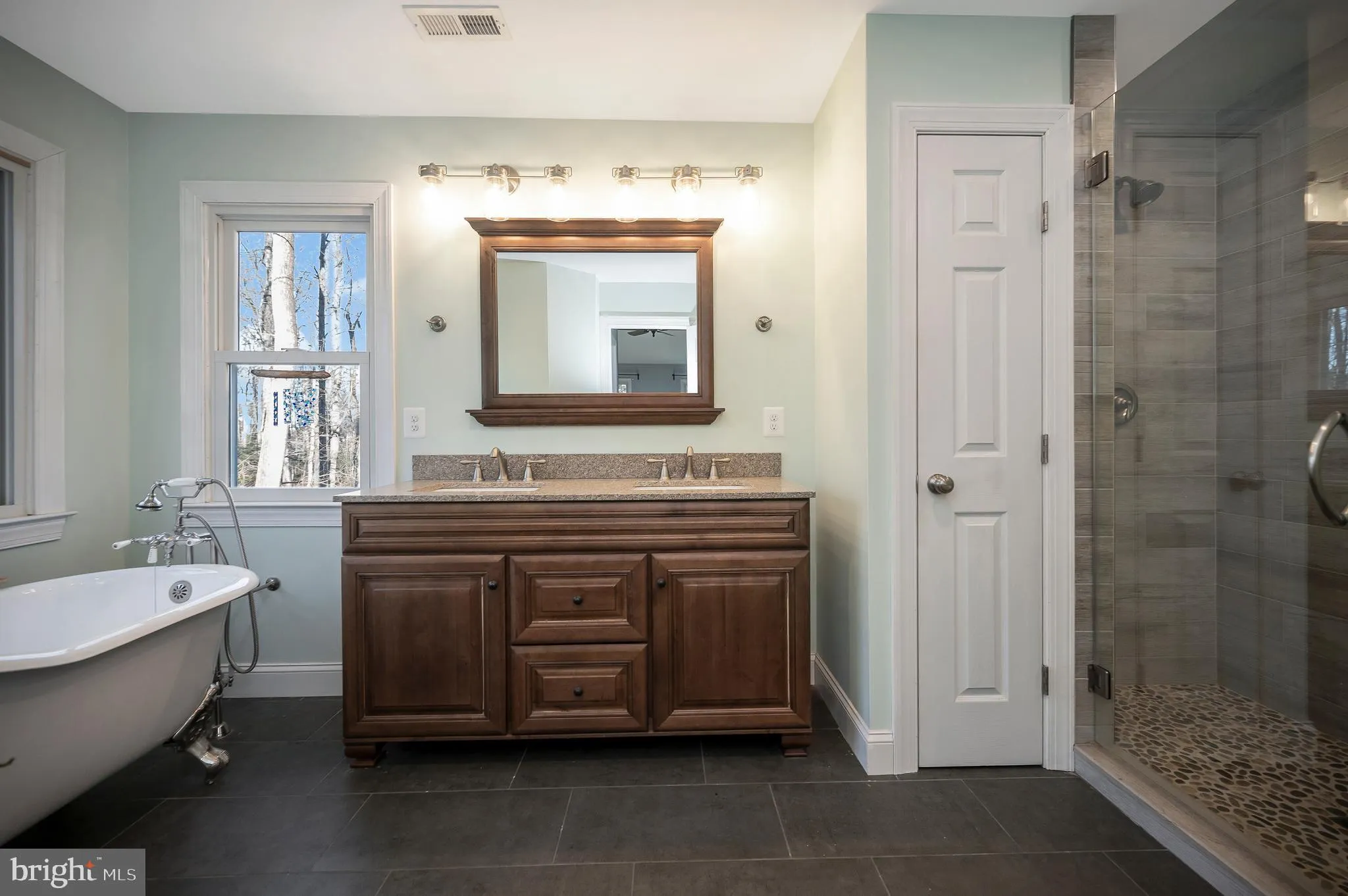 Manassas, Virginia 20112, United States, 5 Bedrooms Bedrooms, ,4 BathroomsBathrooms,Residential,Contingent,91459