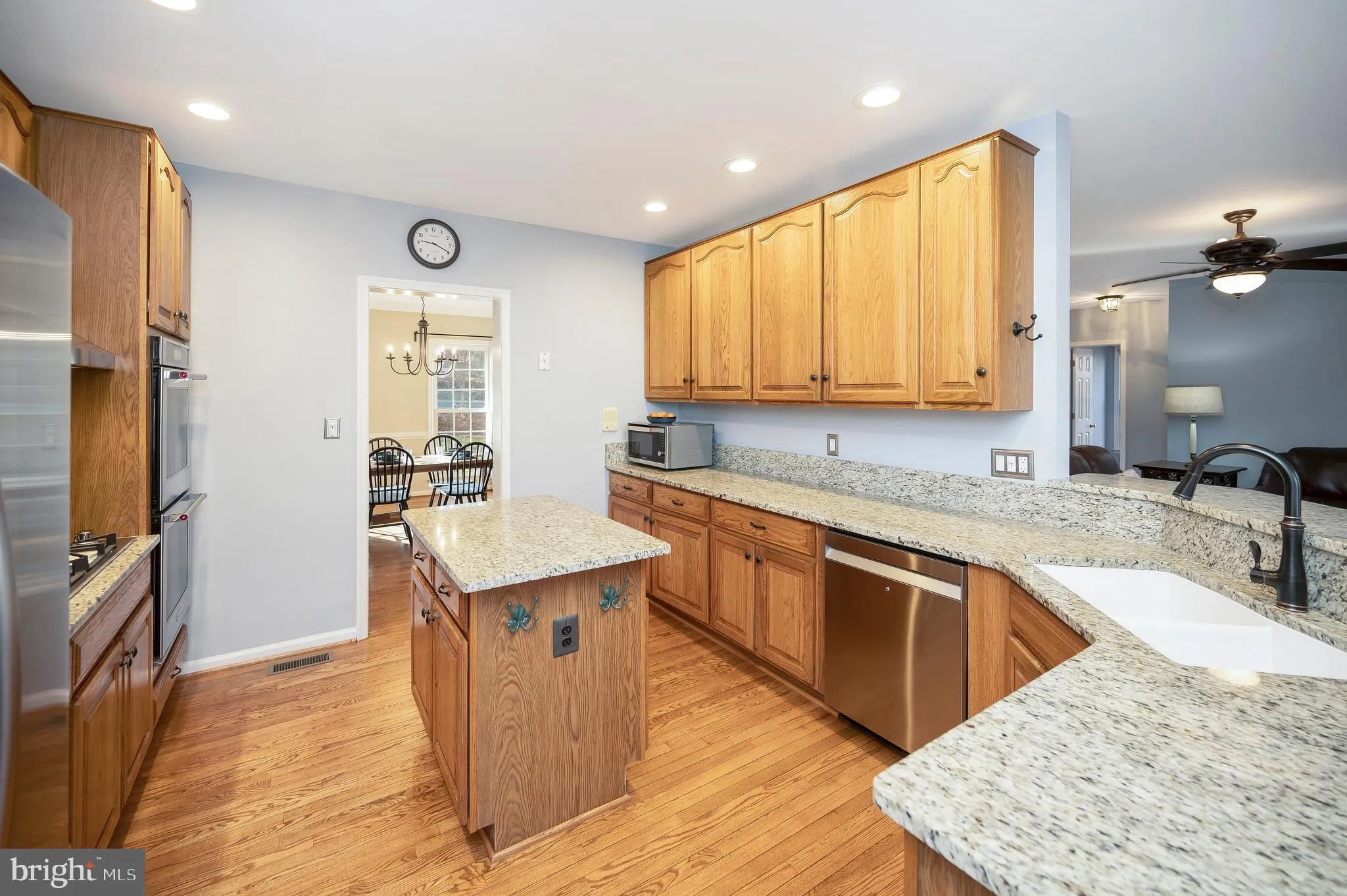 Manassas, Virginia 20112, United States, 5 Bedrooms Bedrooms, ,4 BathroomsBathrooms,Residential,Contingent,91459