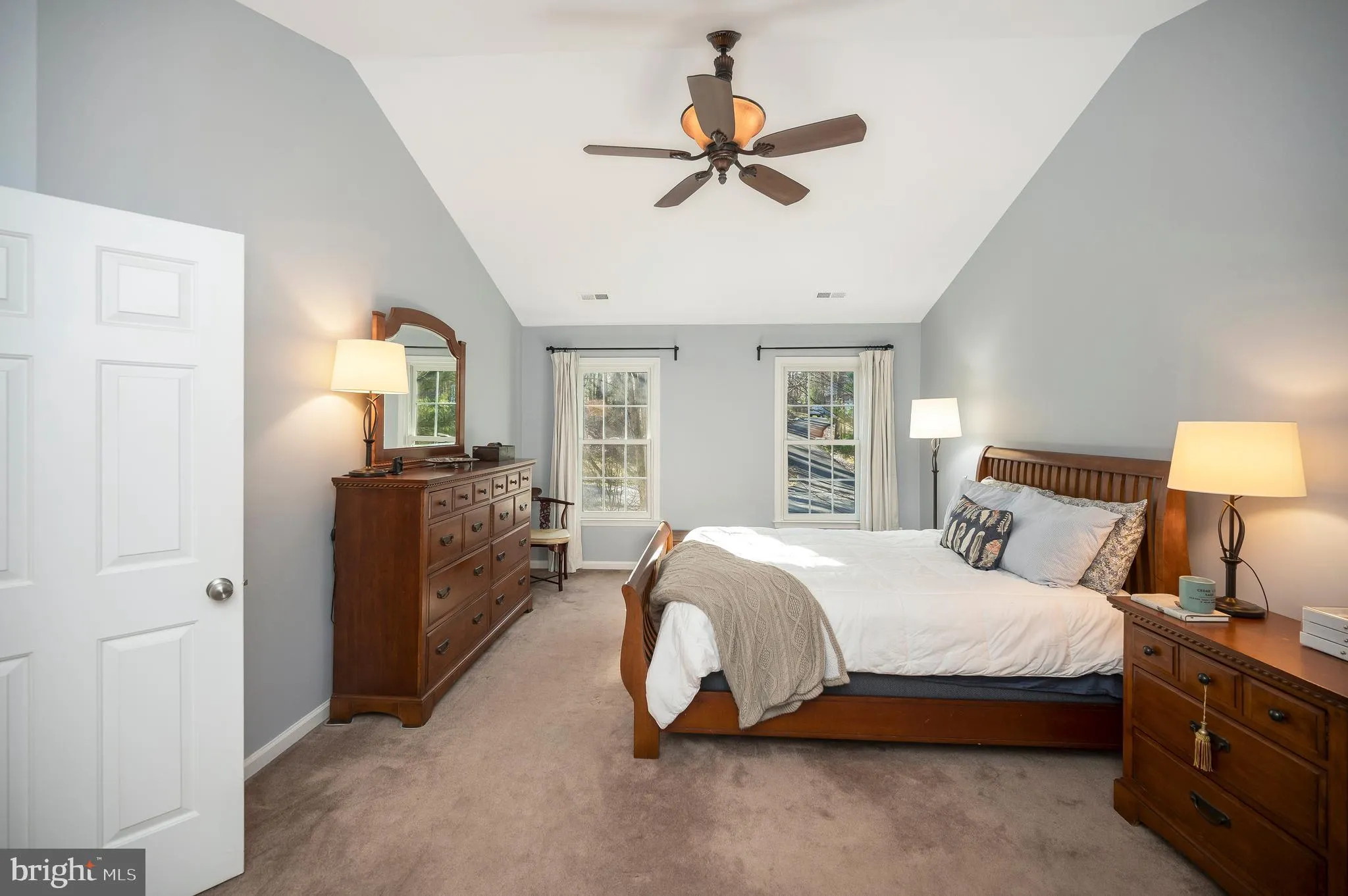 Manassas, Virginia 20112, United States, 5 Bedrooms Bedrooms, ,4 BathroomsBathrooms,Residential,Contingent,91459