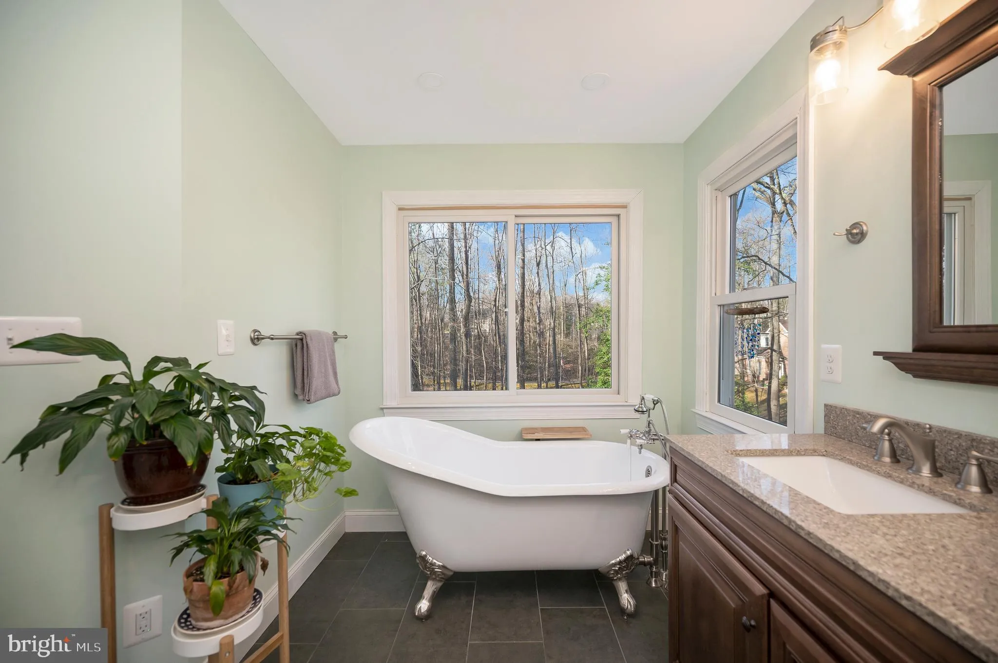 Manassas, Virginia 20112, United States, 5 Bedrooms Bedrooms, ,4 BathroomsBathrooms,Residential,Contingent,91459