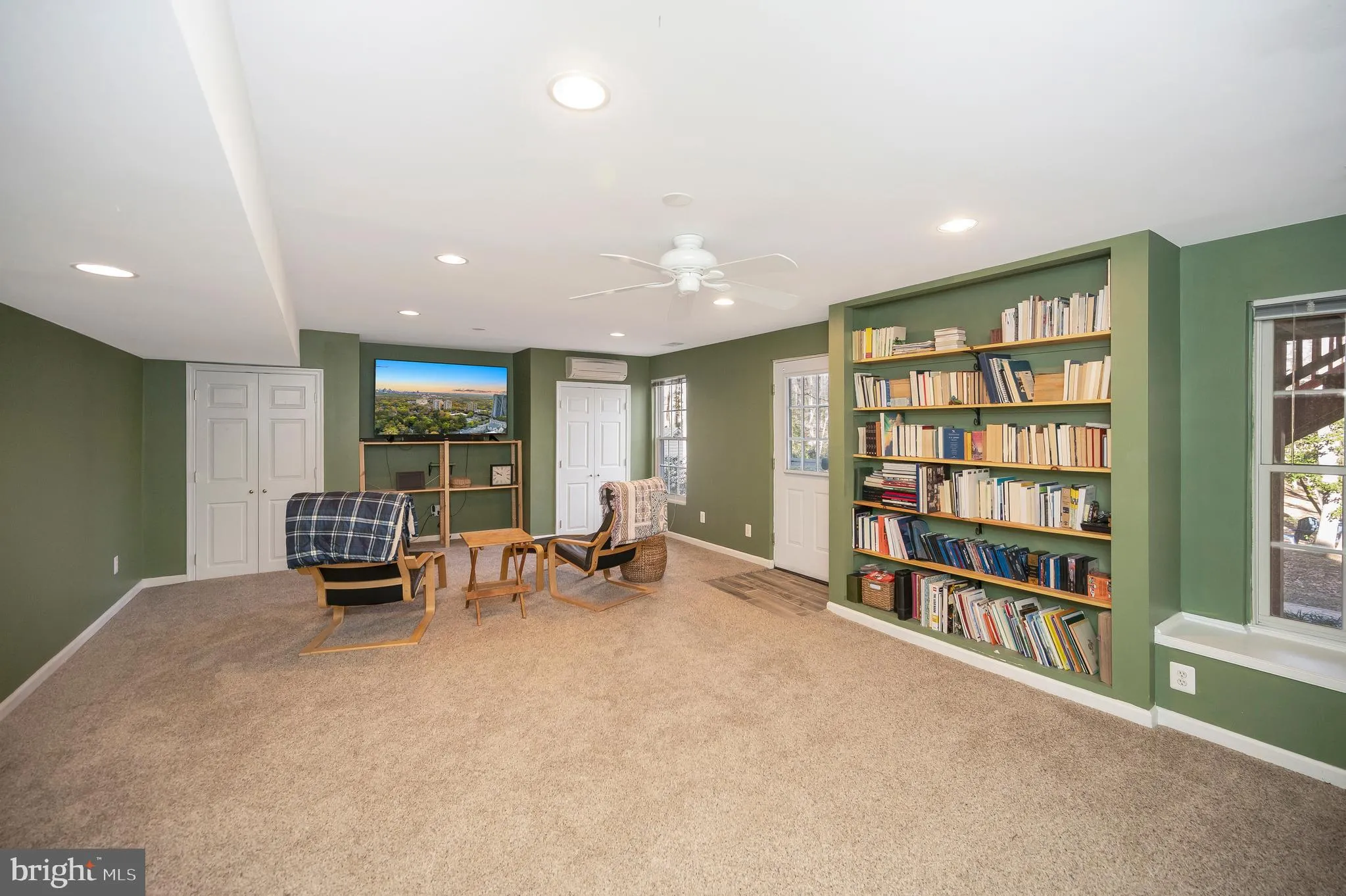 Manassas, Virginia 20112, United States, 5 Bedrooms Bedrooms, ,4 BathroomsBathrooms,Residential,Contingent,91459